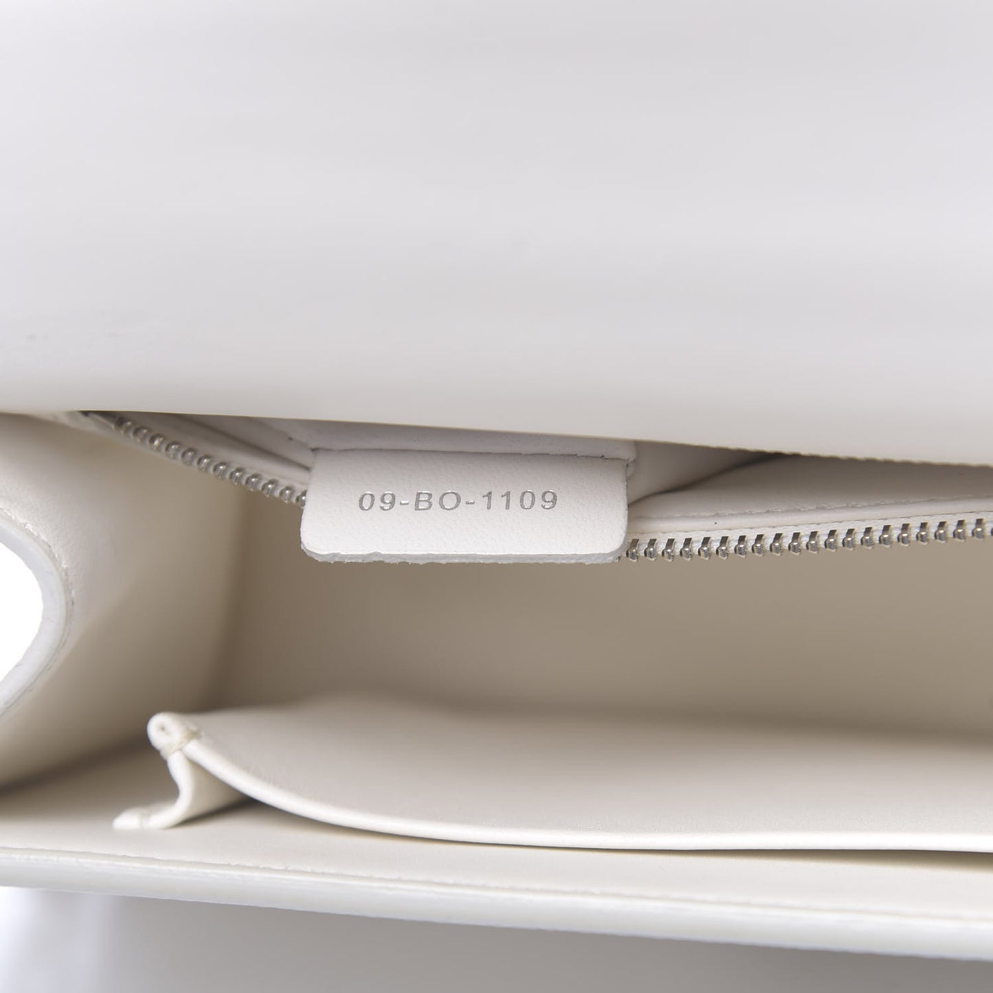 Grained Calfskin 30 Montaigne Chain Flap Bag White