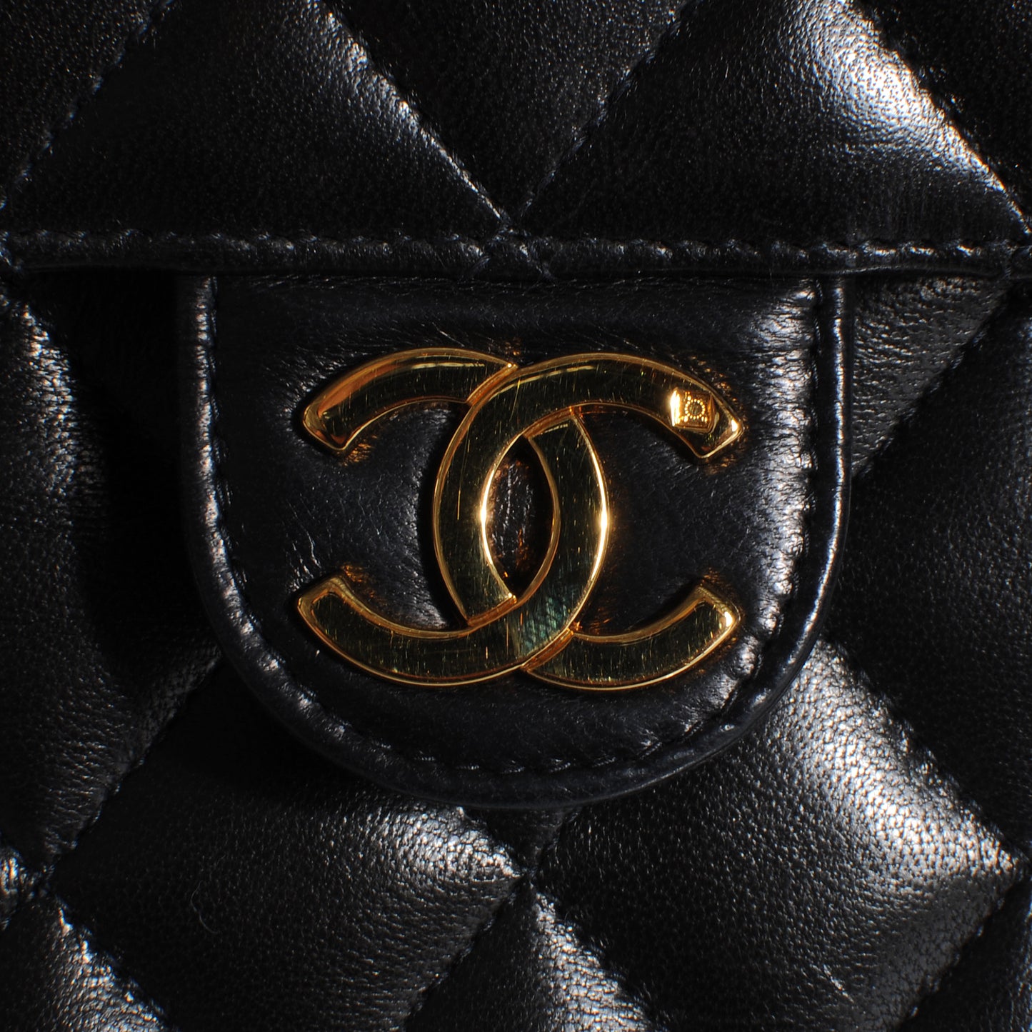 Lambskin Medium Single Flap Black
