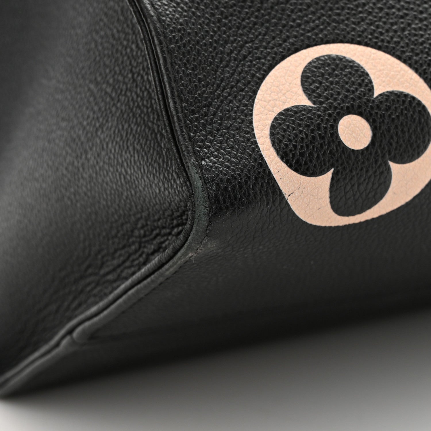 Louis Vuitton Empreinte Monogram Giant Onthego MM Black Beige 17 of 19