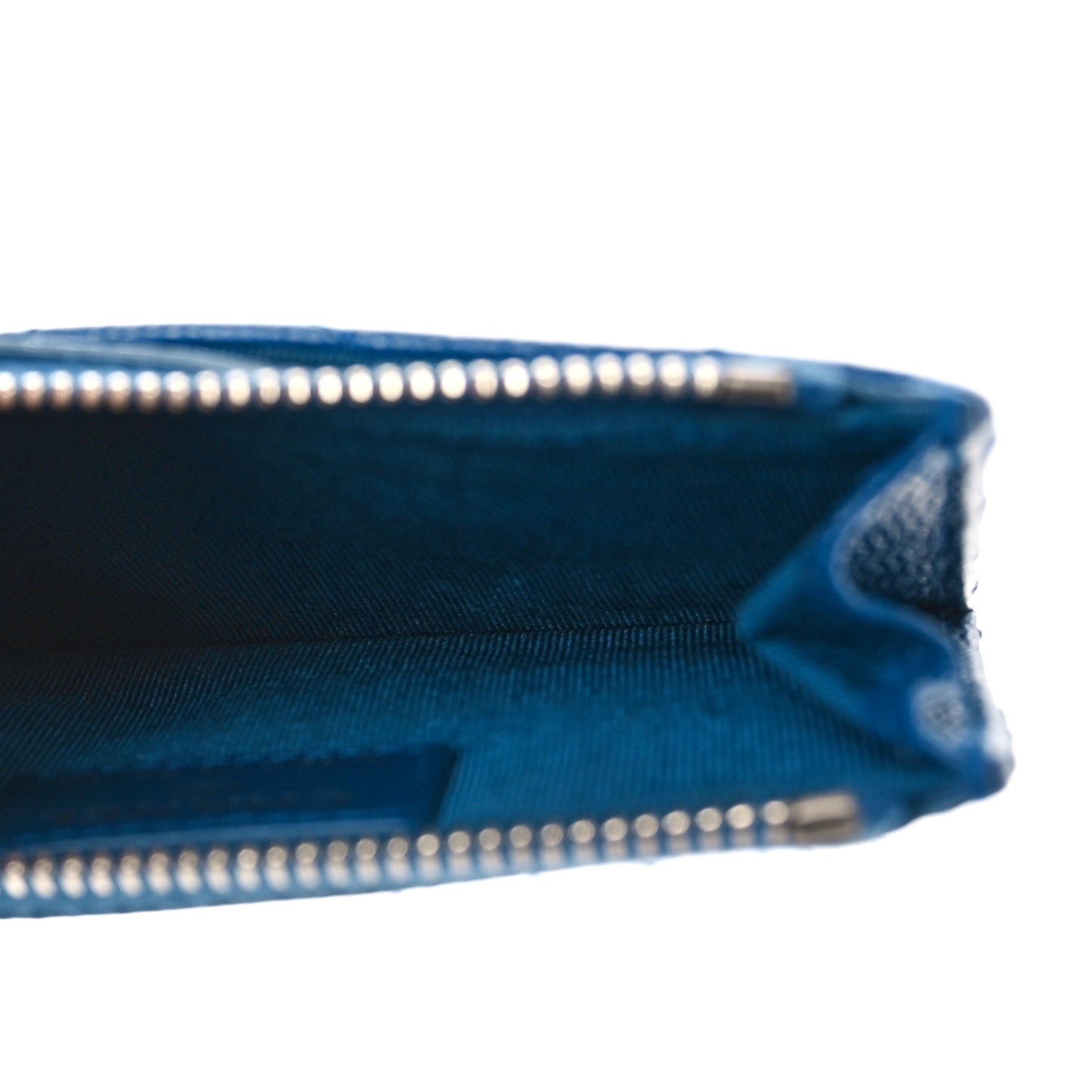 Caviar Chevron Quilted CC Zip Card Holder Blue