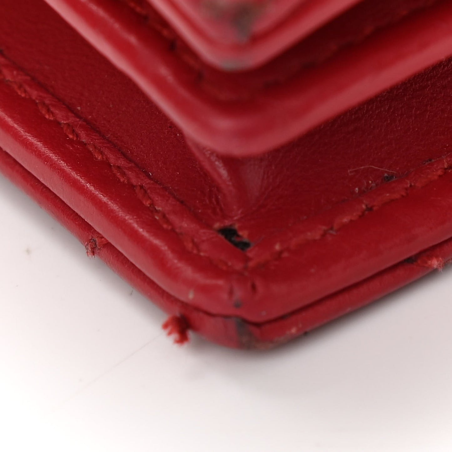 Calfskin Matelasse Mini GG Marmont Wallet On Chain Hibiscus Red