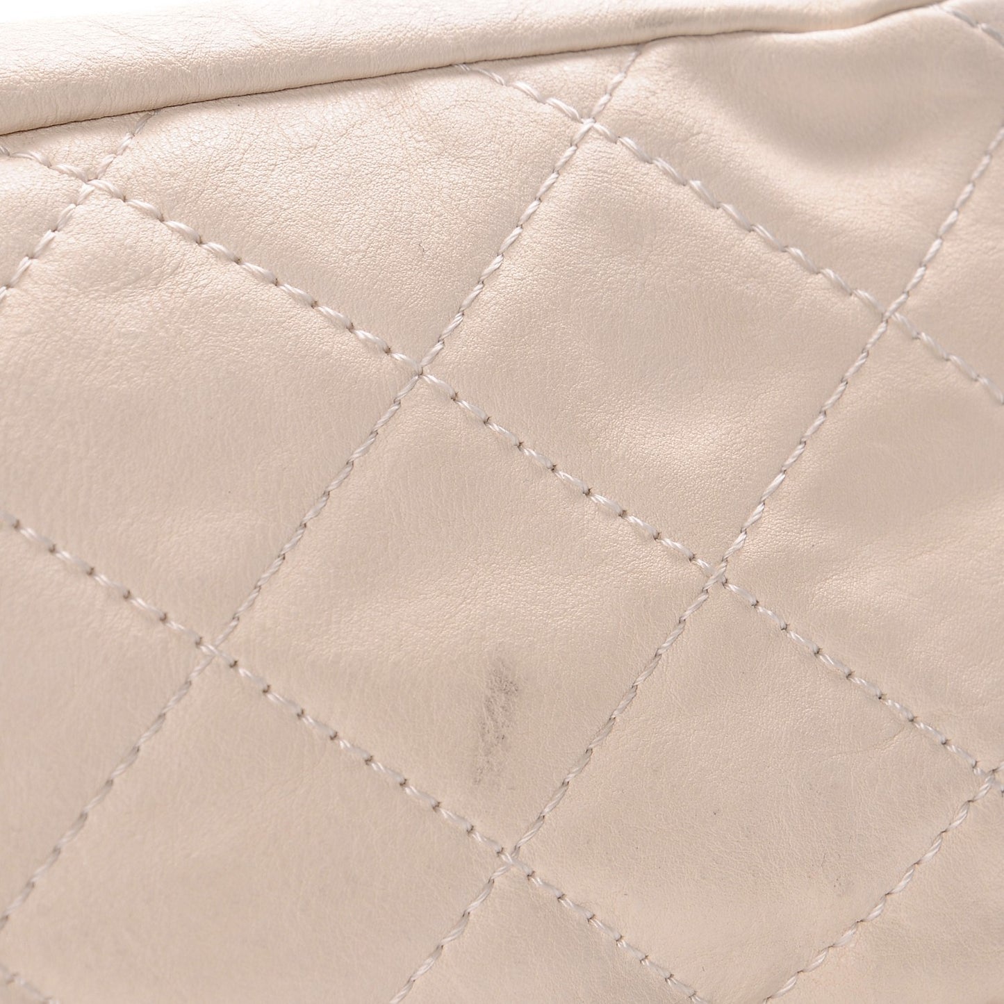 Calfskin Quilted Natural Beauty Flap Dark White