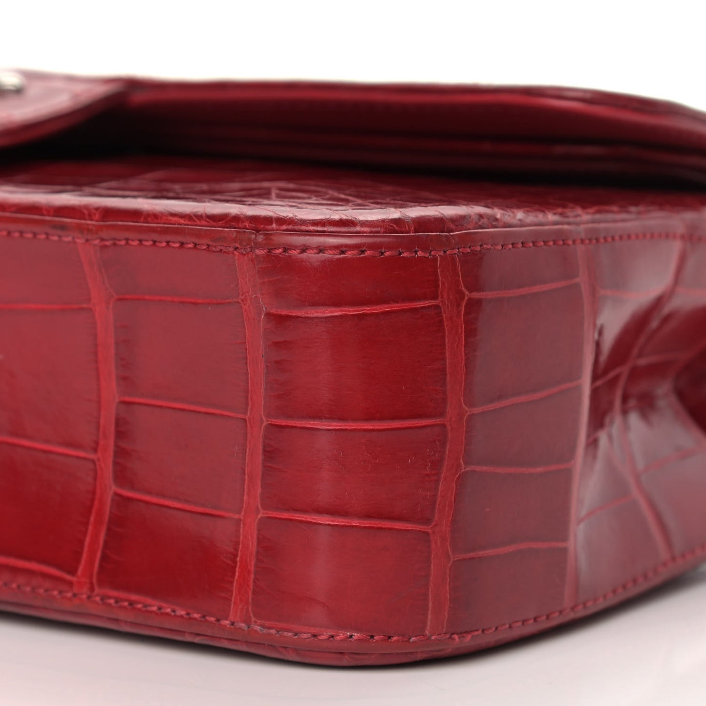 Alligator Medium Double Flap Red