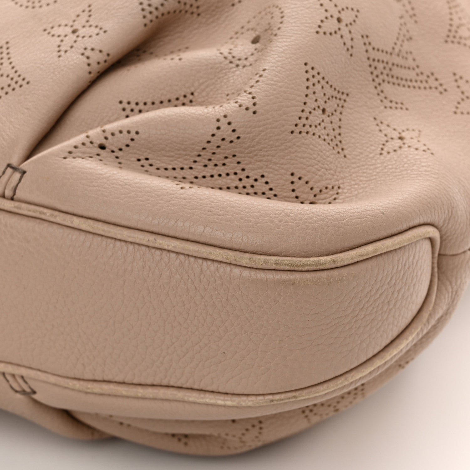 Louis Vuitton Mahina Selene MM Sandy 13 of 18