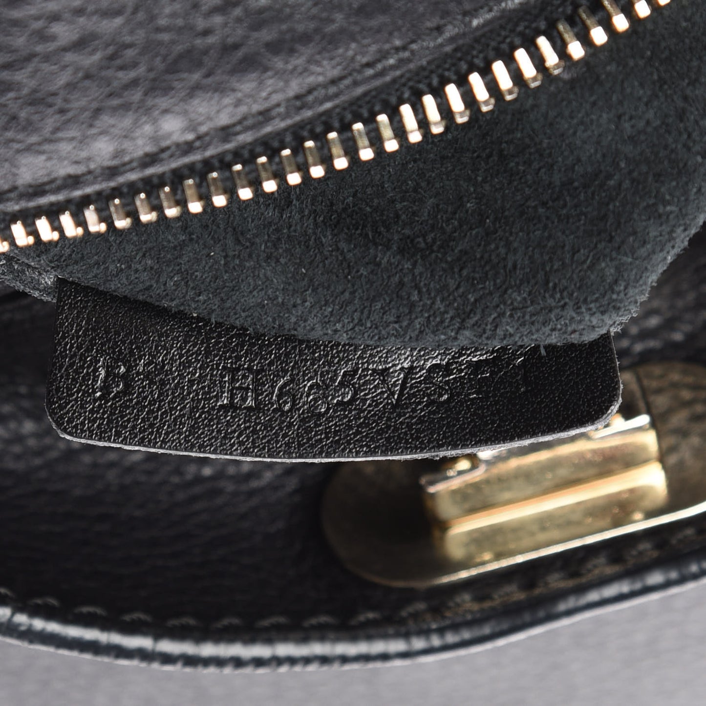 Pebbled Calfskin Large Rockstud Flip-Lock Messenger Bag Black