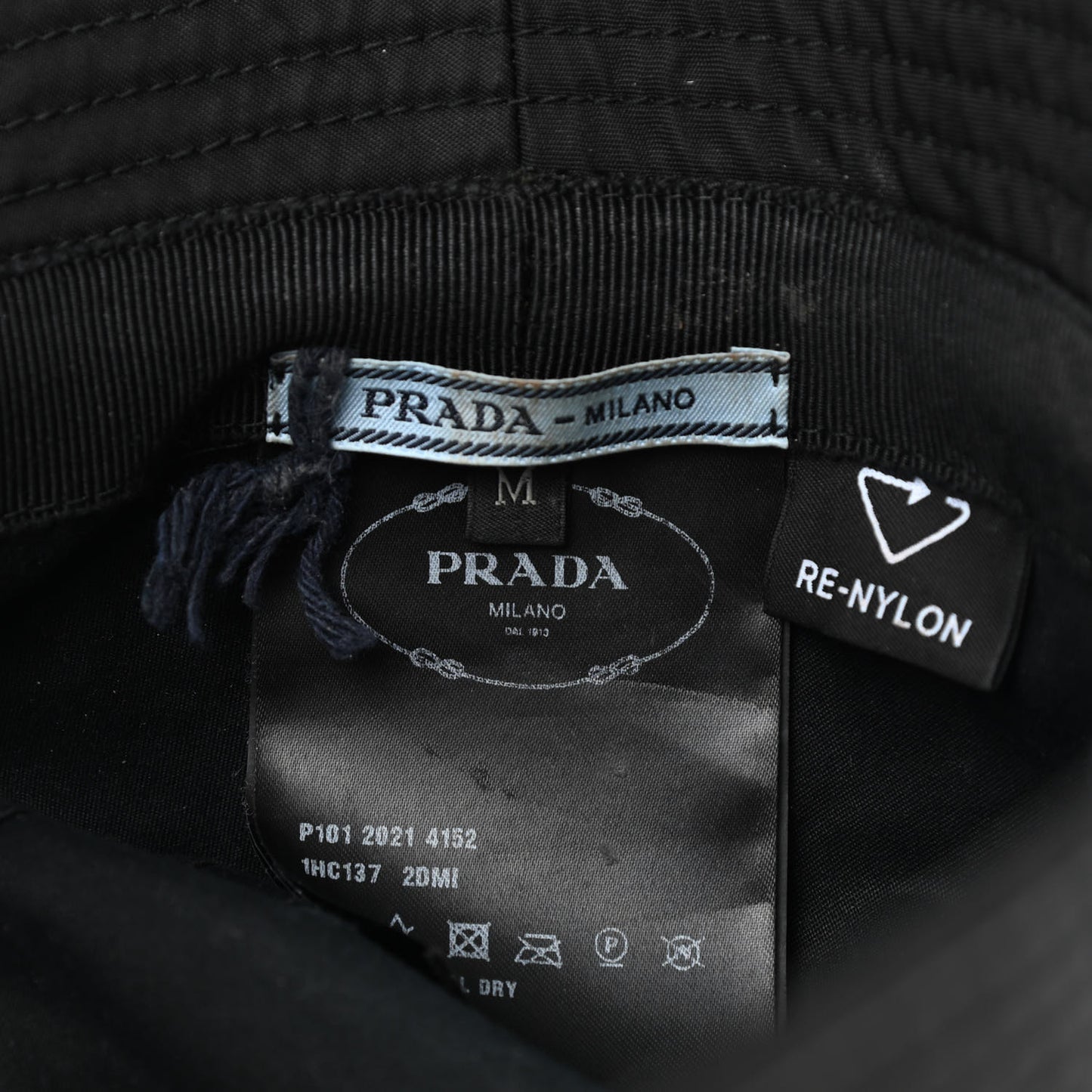Re-Nylon Metal Triangle Logo Womens Bucket Hat M Black