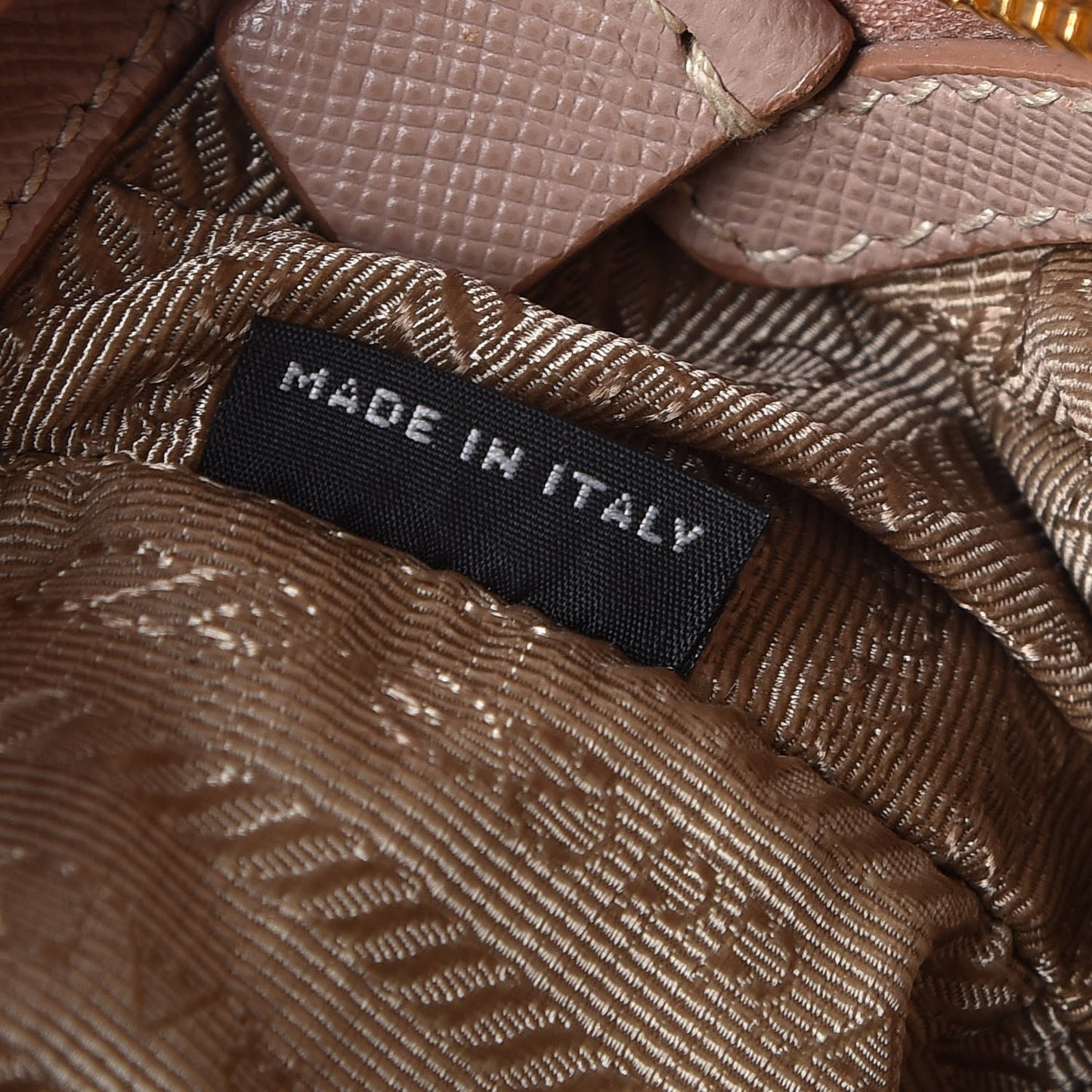 Saffiano Medium Galleria Double Zip Tote Cammeo