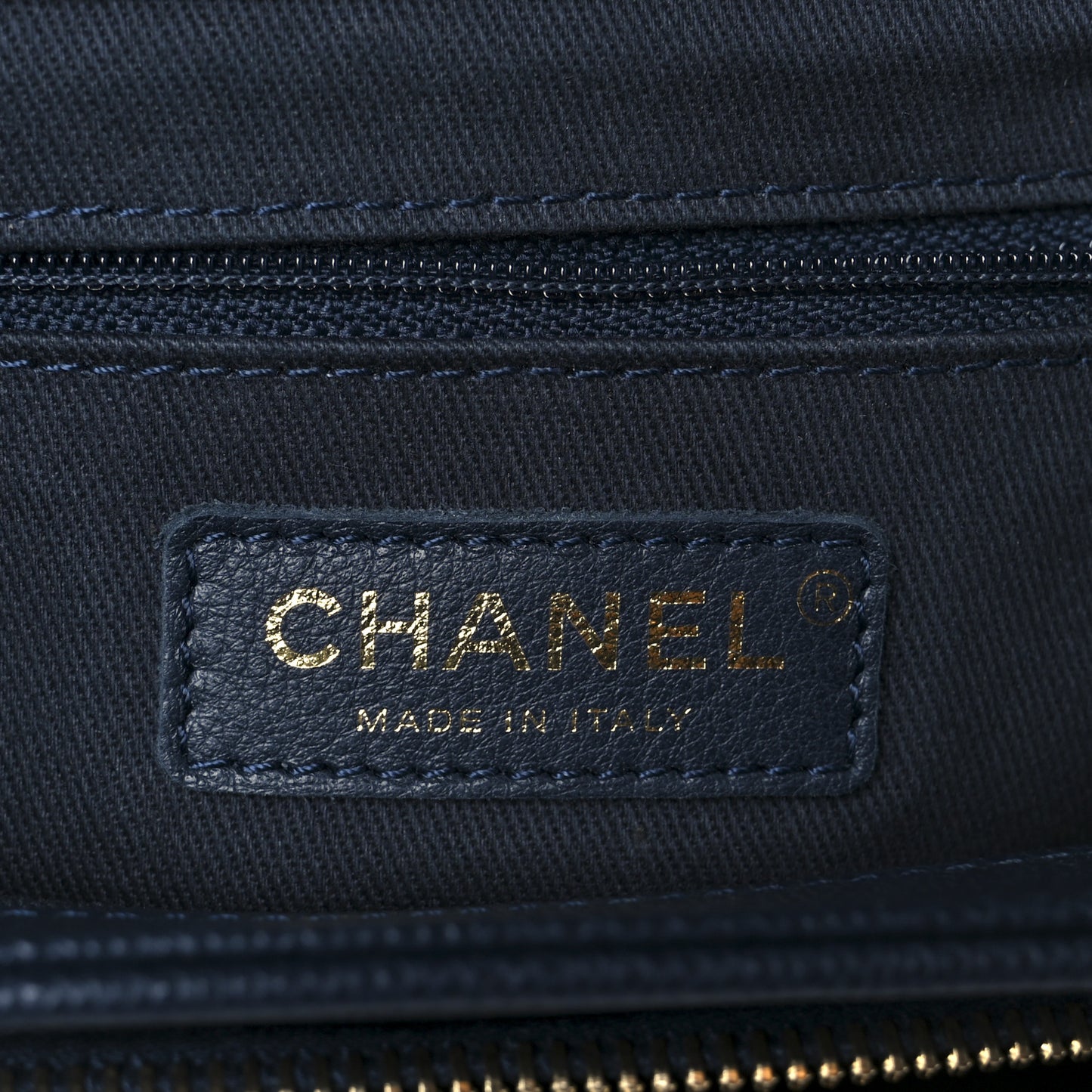 Caviar Quilted Medium Business Affinity Flap Navy