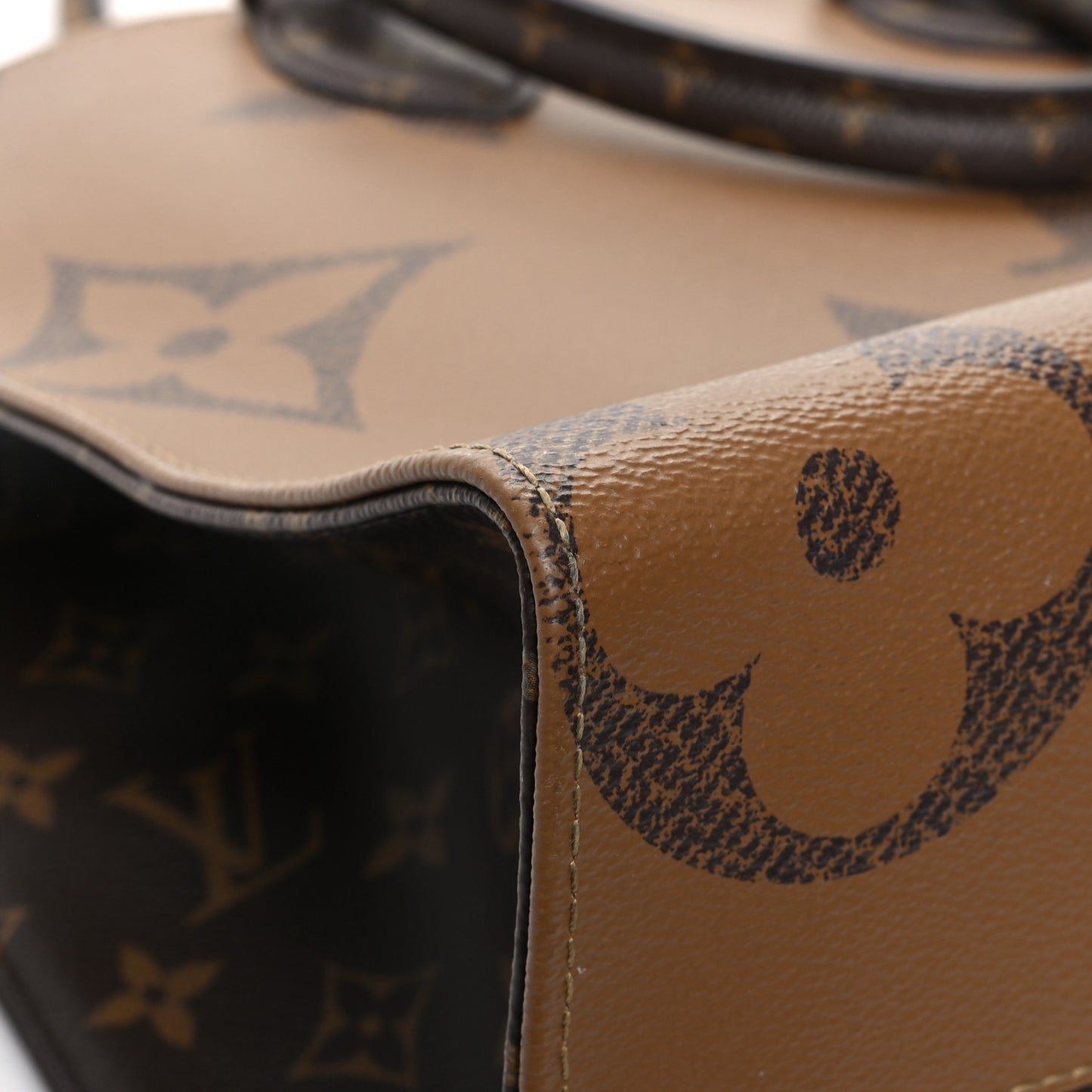 Reverse Monogram Giant Onthego MM