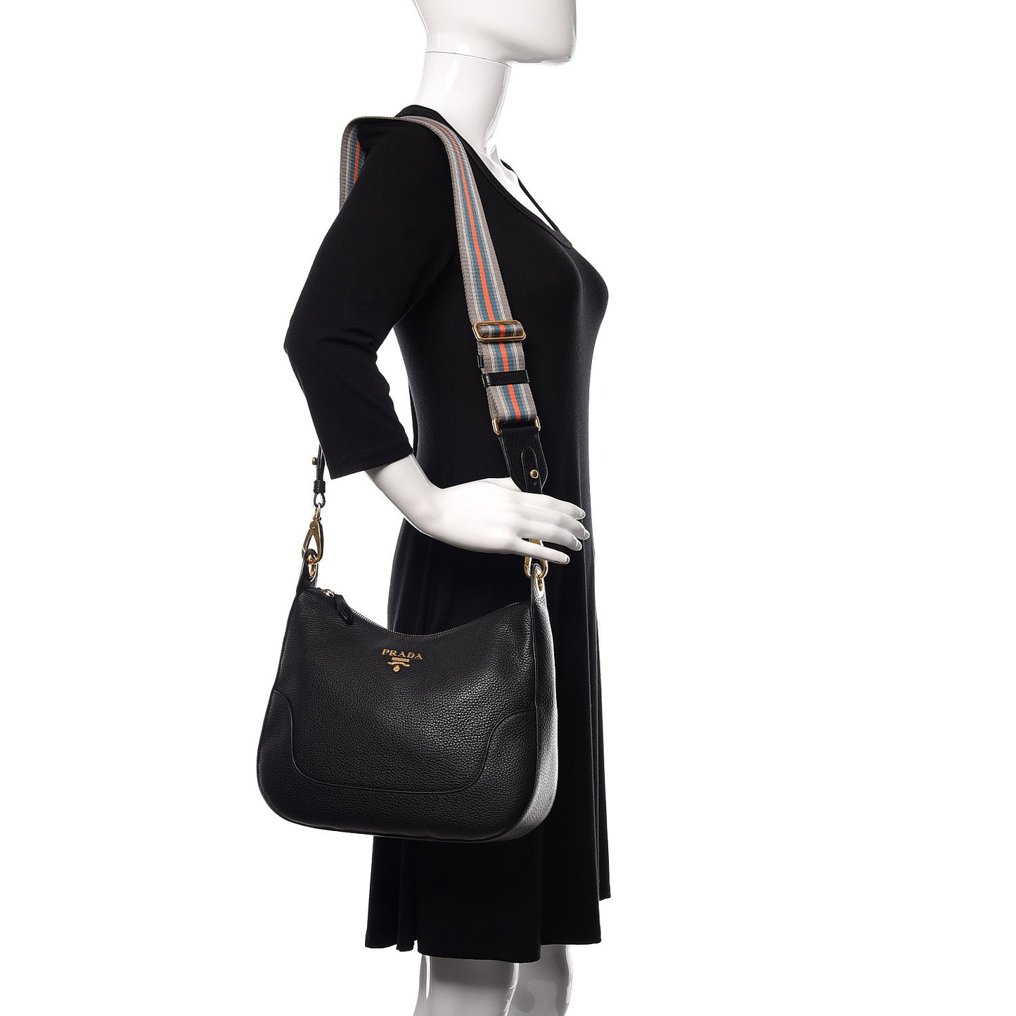 Vitello Daino Hobo Black