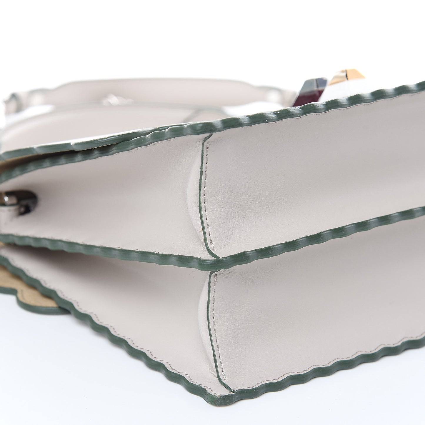 Vitello Liberty Scalloped Studded Kan I Shoulder Bag Grigio Polvere