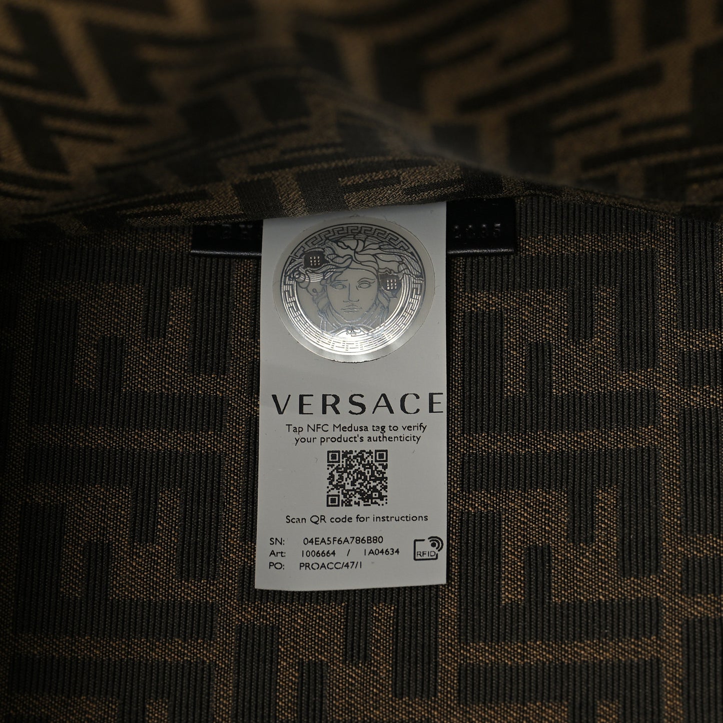 X VERSACE Canvas Printed Plexiglass Fendace FF Baroque XL Fendi Sunshine Shopper Tote Gold