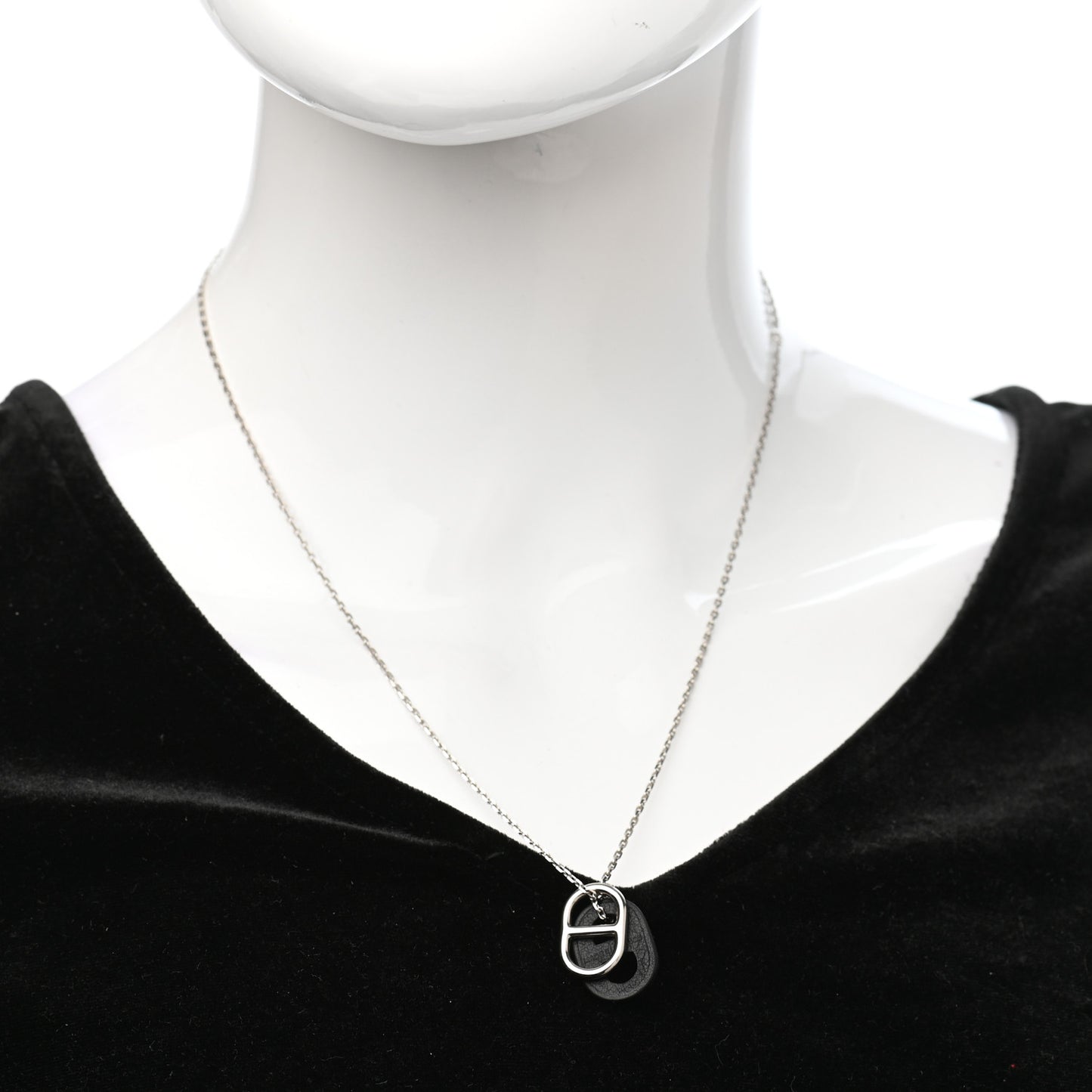 Swift O'Maillon Pendant Necklace Black