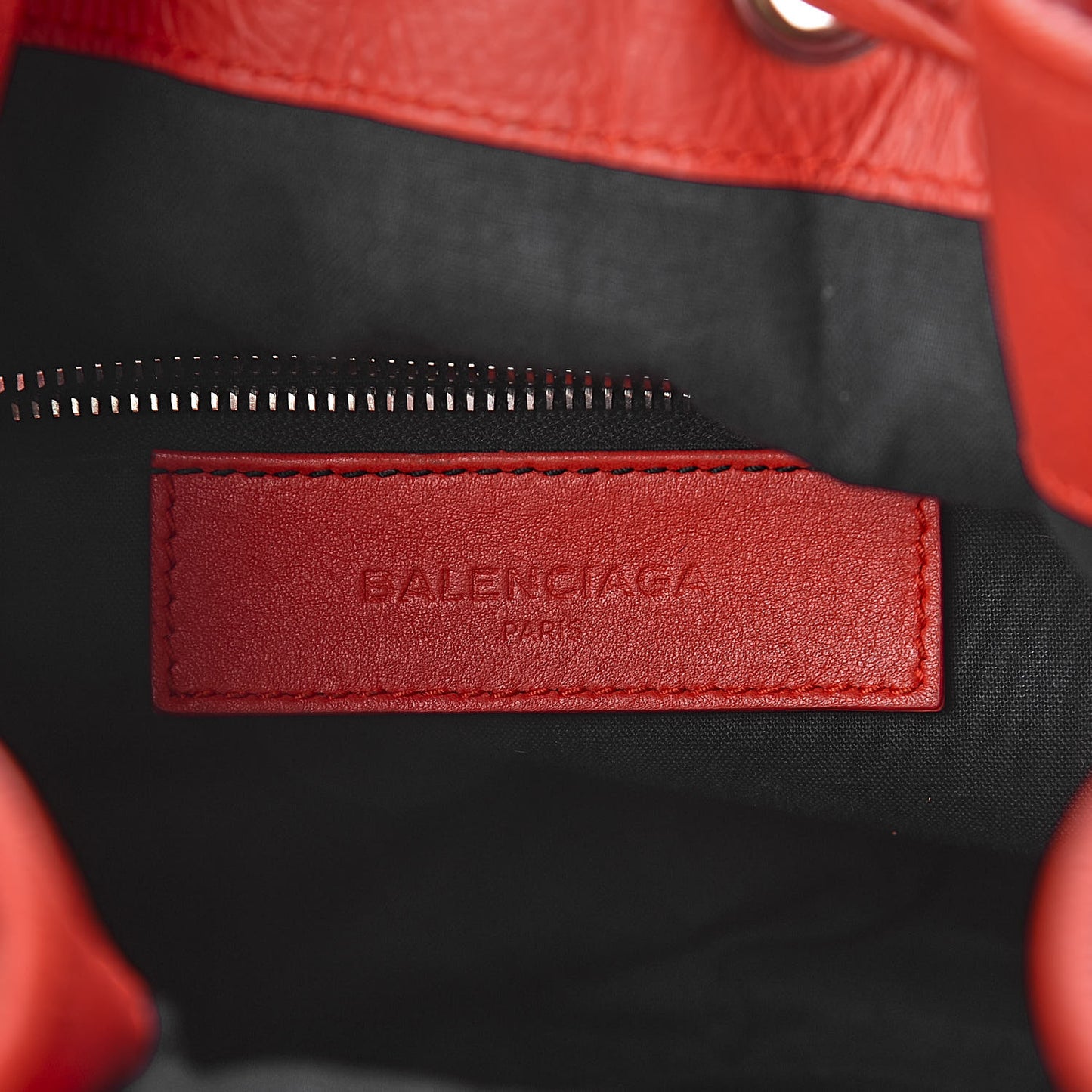 Matte Goatskin Rubber Covered Classic Hardware Mini Pompon Rouge Coquelicot Rouge Braise
