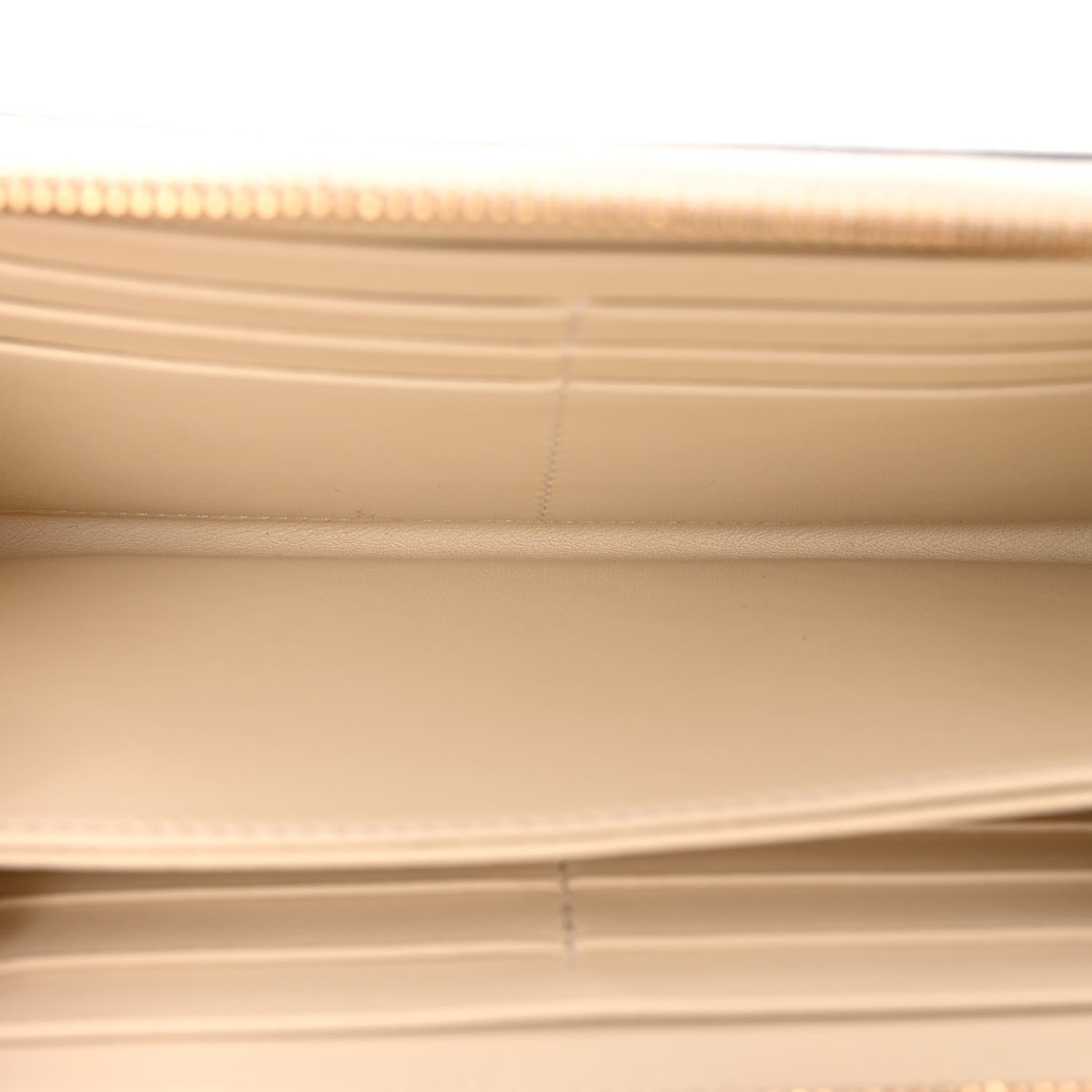 Valentino Garavani Vitello Rockstud Carry Secrets Continental Wallet On Chain Light Ivory 5 of 14