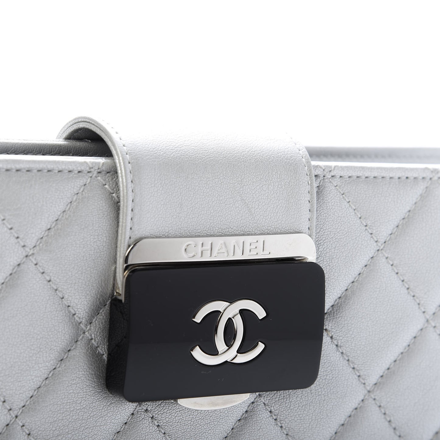 Metallic Sheepskin Quilted Beauty Lock Clutch Silver
