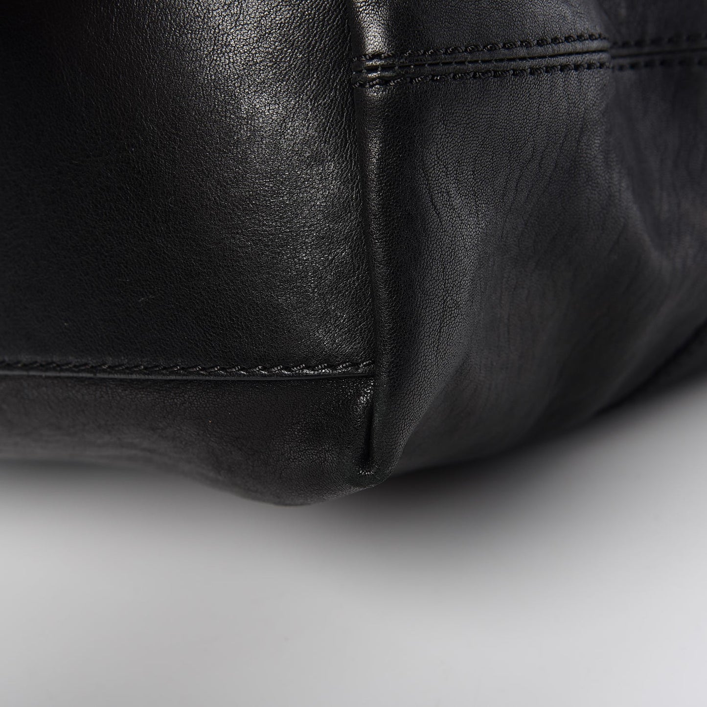 Lambskin Medium Nightingale Black