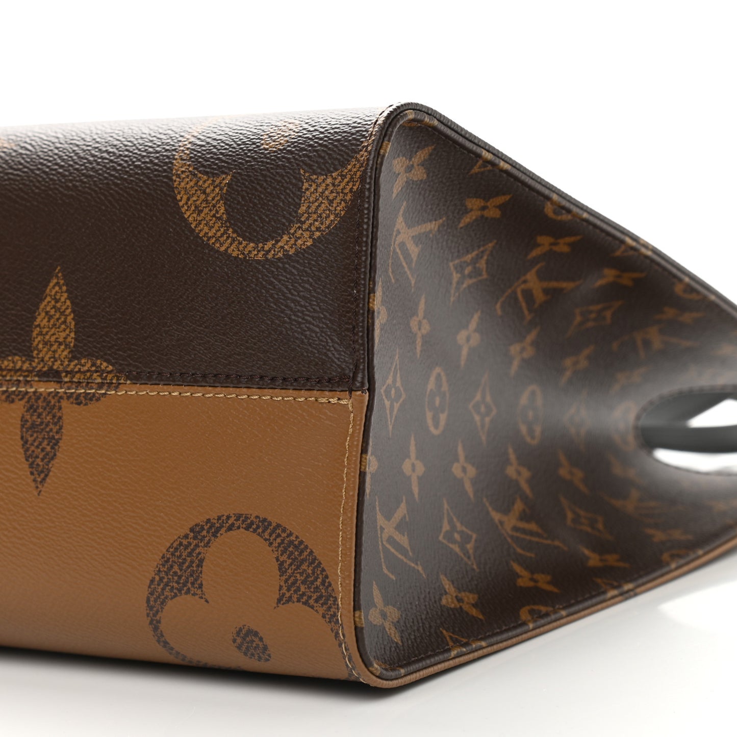 Reverse Monogram Giant Onthego MM
