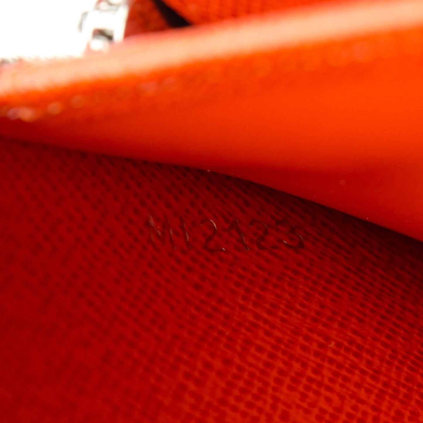 Epi Zippy Compact Wallet Piment