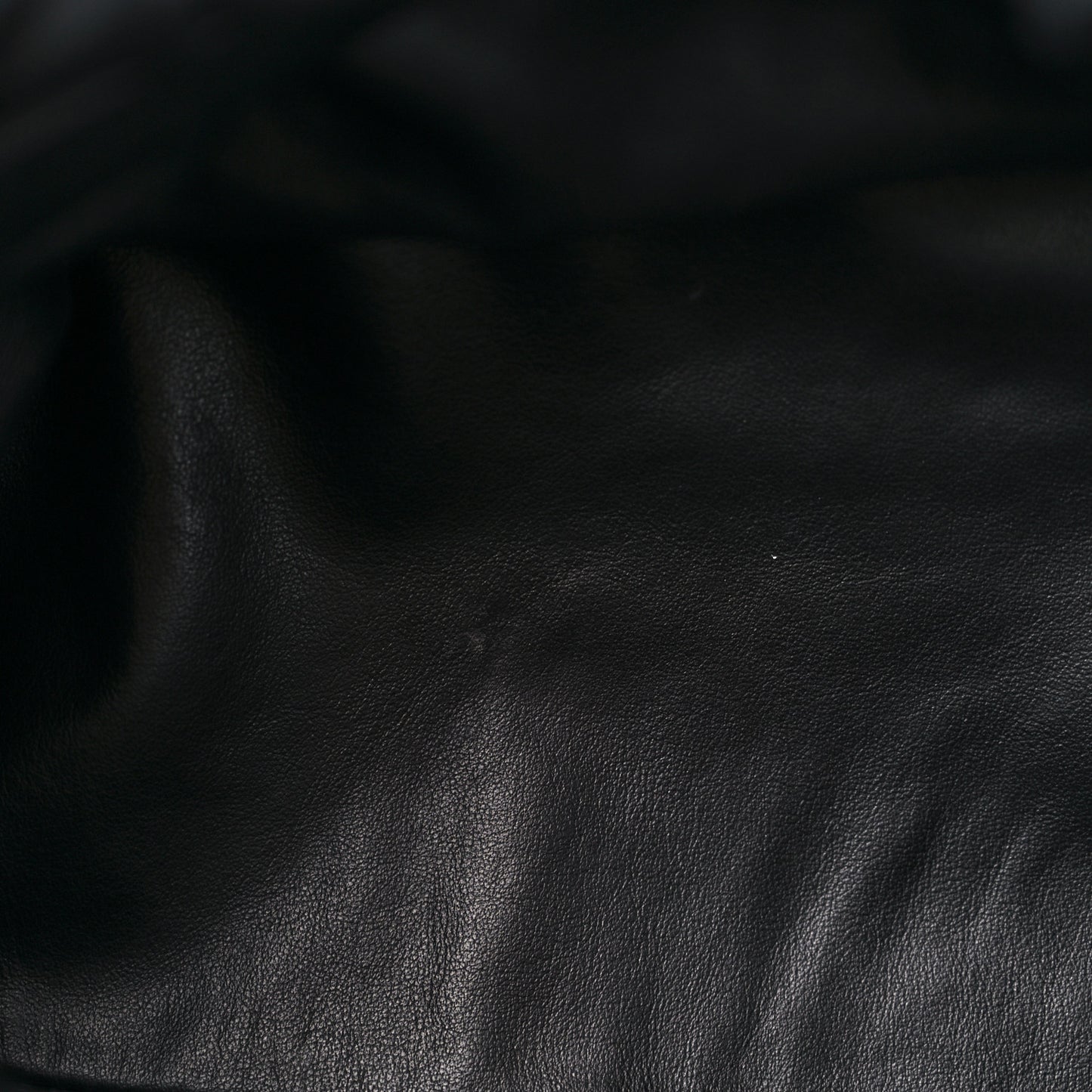 Calfskin The Pouch Chain Black