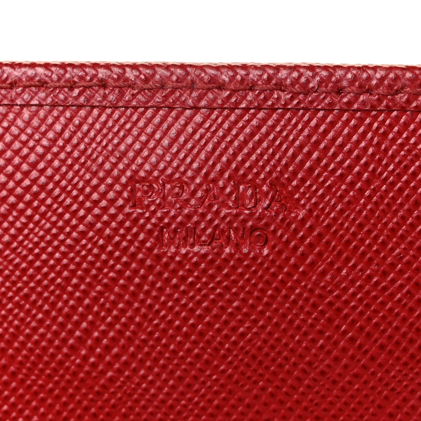 Saffiano Metal Oro Chain Wallet Fuoco