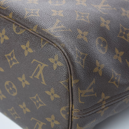 Louis Vuitton Monogram Neverfull MM 26 of 27