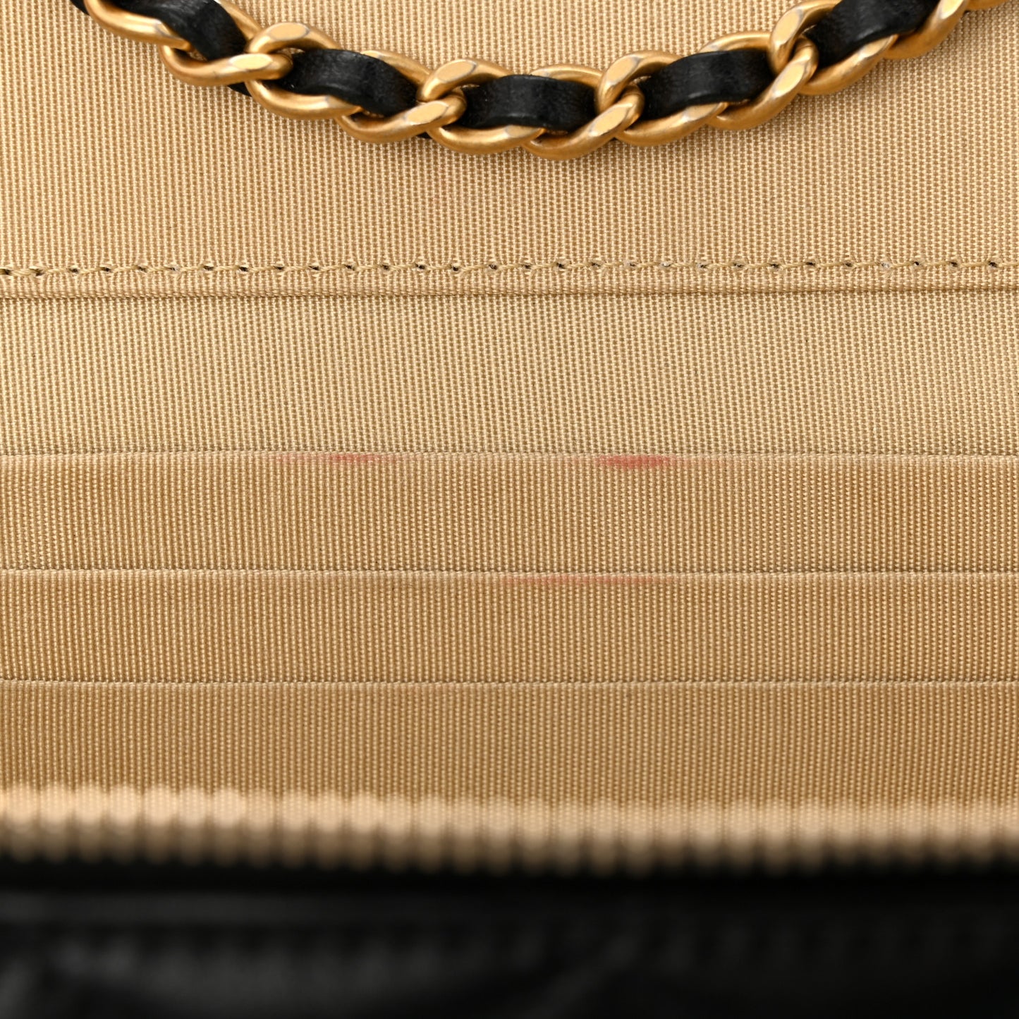 Lambskin Quilted Pearl Crush Small Vanity Case With Chain Black