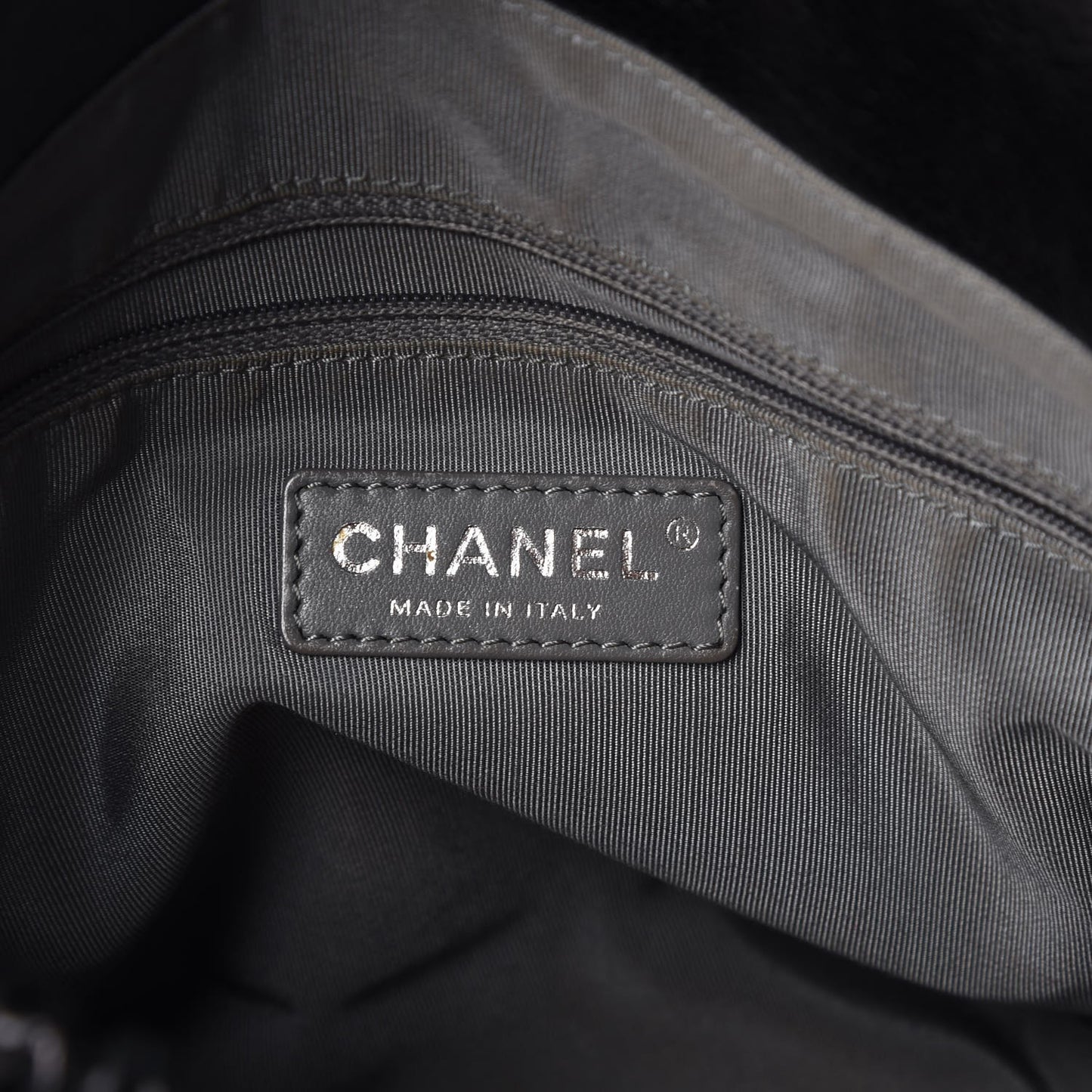 Crumpled Caviar Quilted Maxi Elastic Flap Black