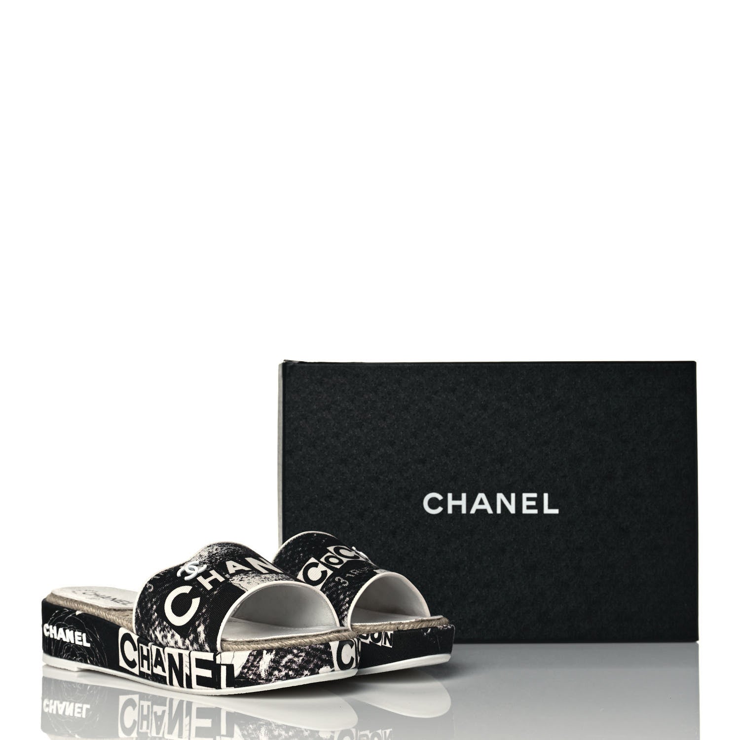 Chanel Fabric Grosgrain Printed CC Espadrille Slip On Sandals 40 White Black 9 of 9