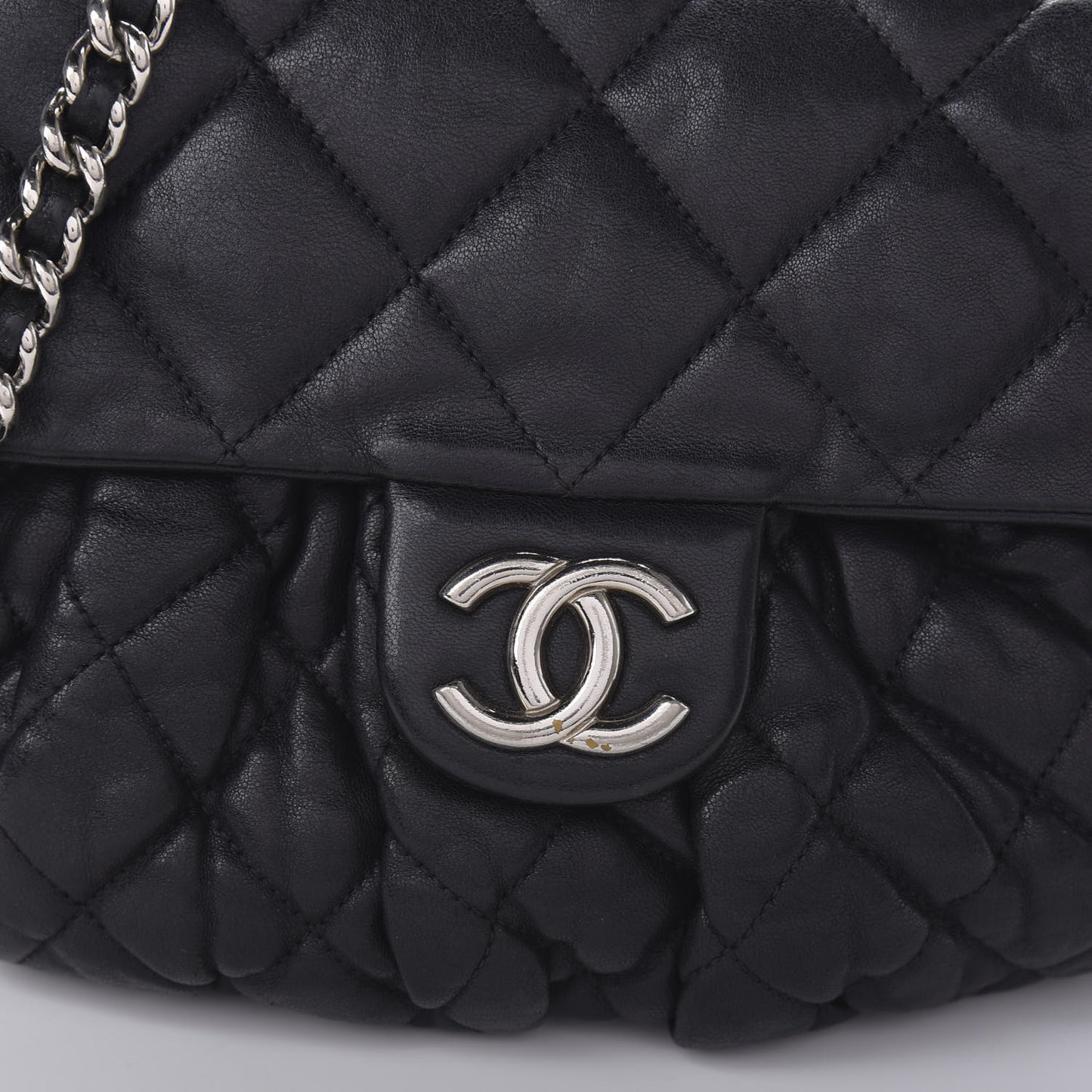 Washed Lambskin Quilted Medium Chain Around Messenger Black