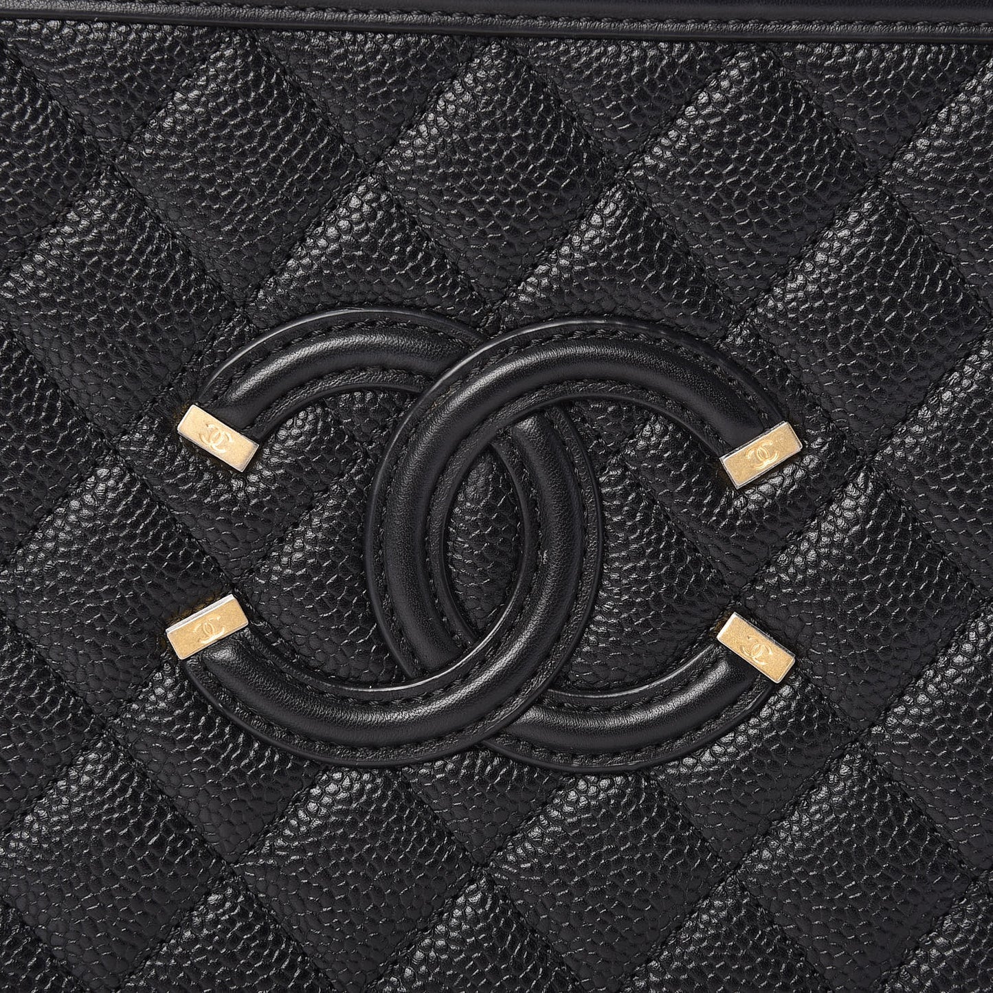 Caviar Quilted Medium CC Filigree Vanity Case Black