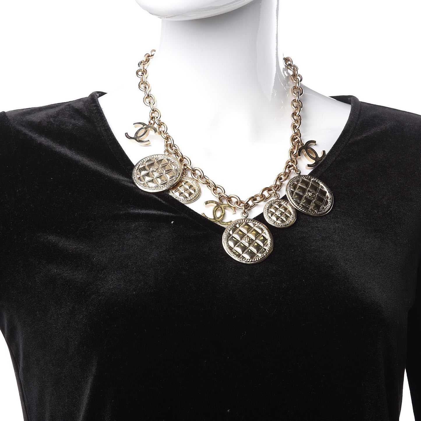 Medallion CC Quilted Pendant Necklace Gold