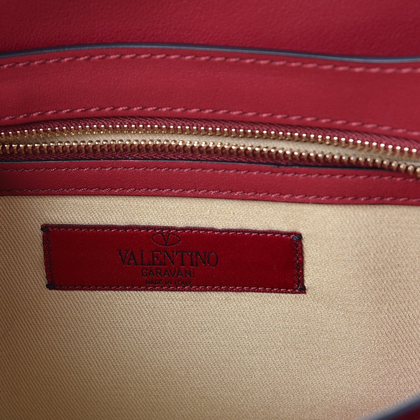 Vitello Medium Rockstud Flap Saddle Bag Scarlet
