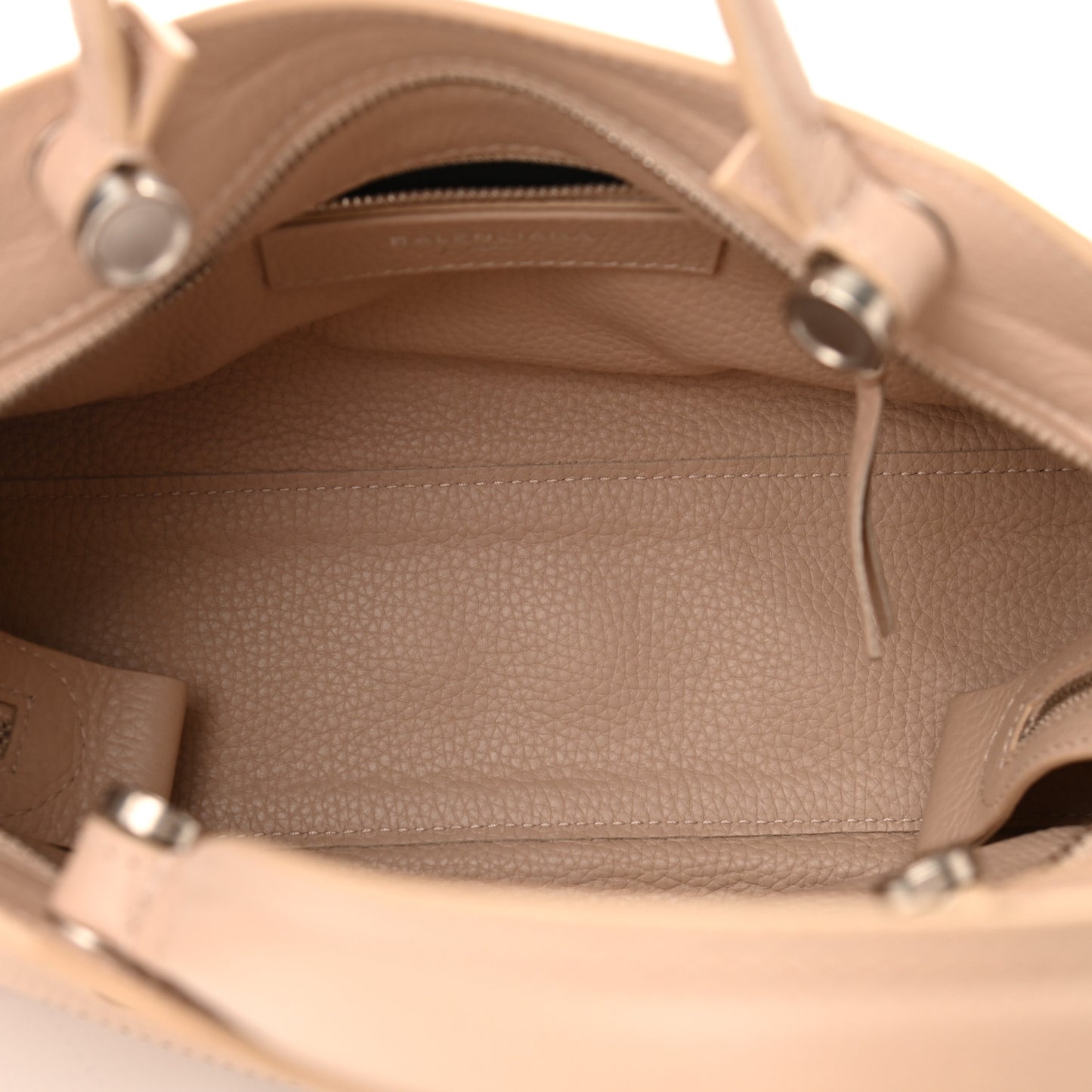 Veau Grana Perforated Blackout Hardware S City Beige Poudre