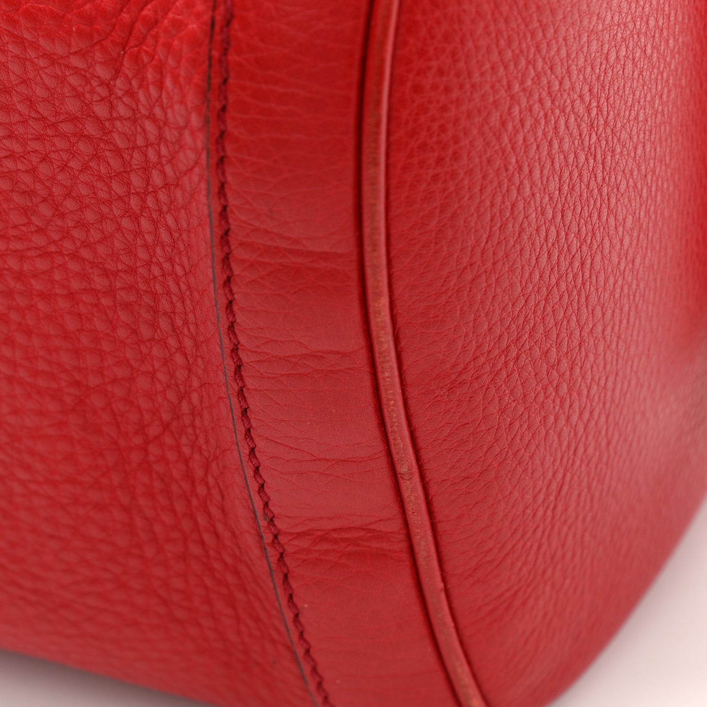 Pebbled Calfskin Medium Soho Boston Red