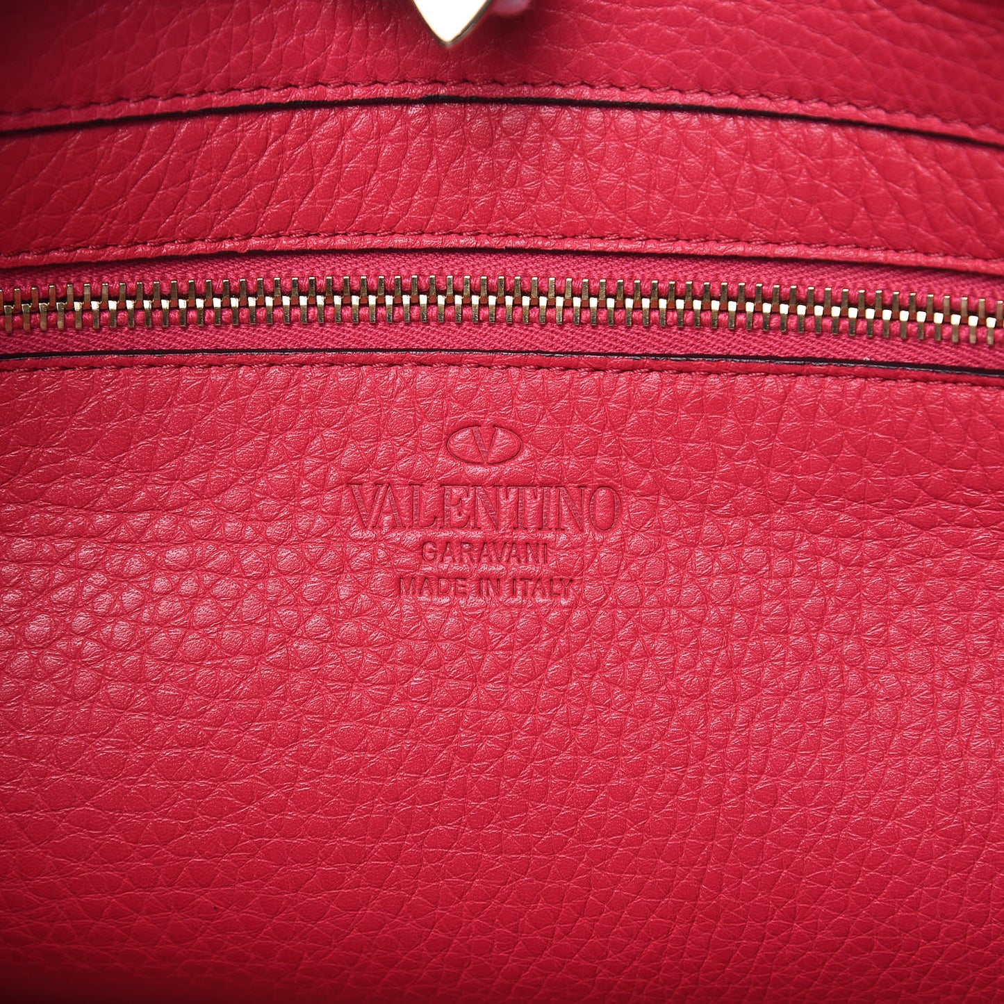 Pebbled Calfskin Medium Rockstud Tote Deep Fuxia