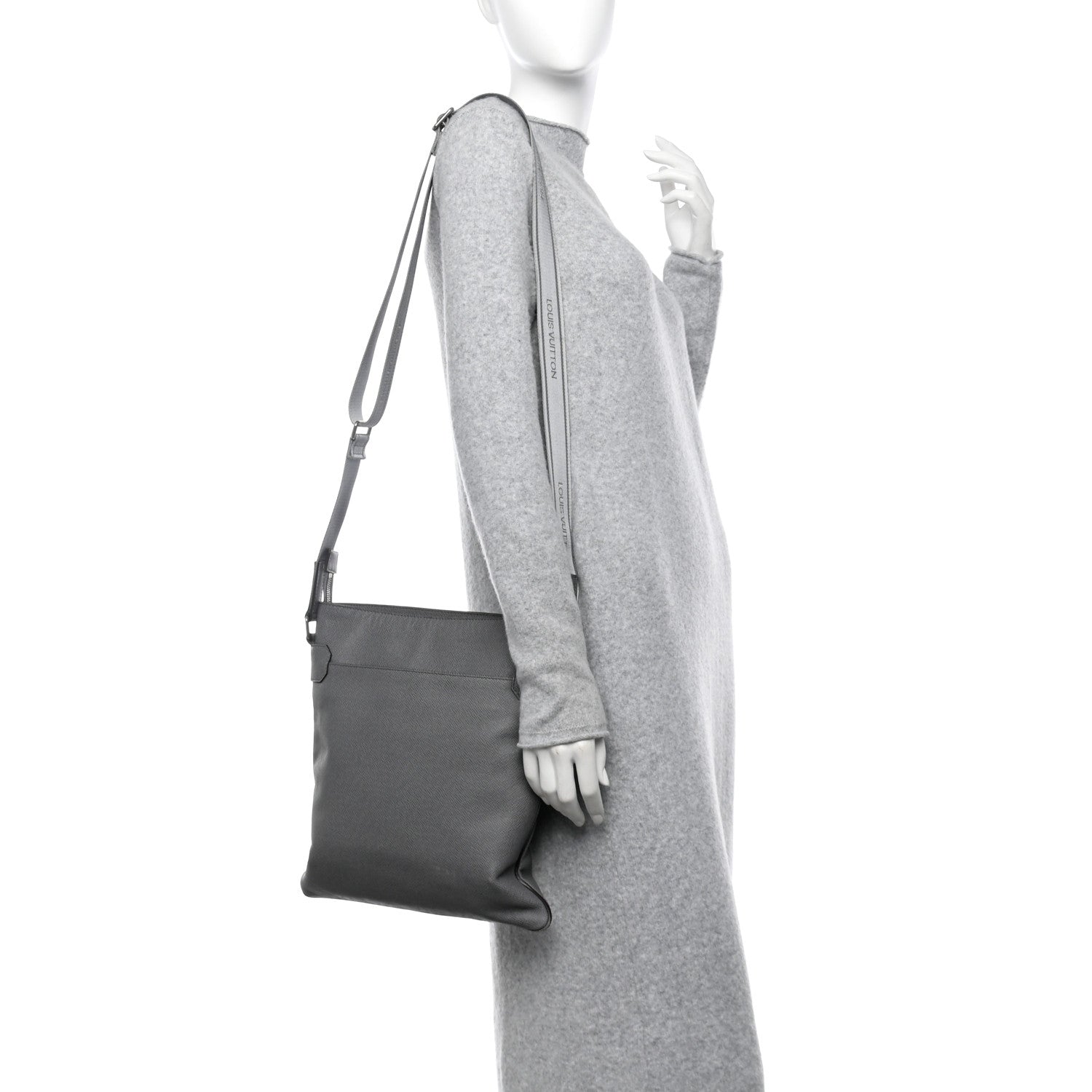 Louis Vuitton Taiga Sasha Messenger Glacier 2 of 14