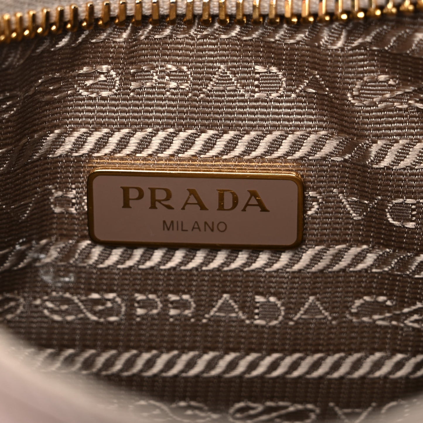 Saffiano Re-Edition 2005 Shoulder Bag Cammeo Beige