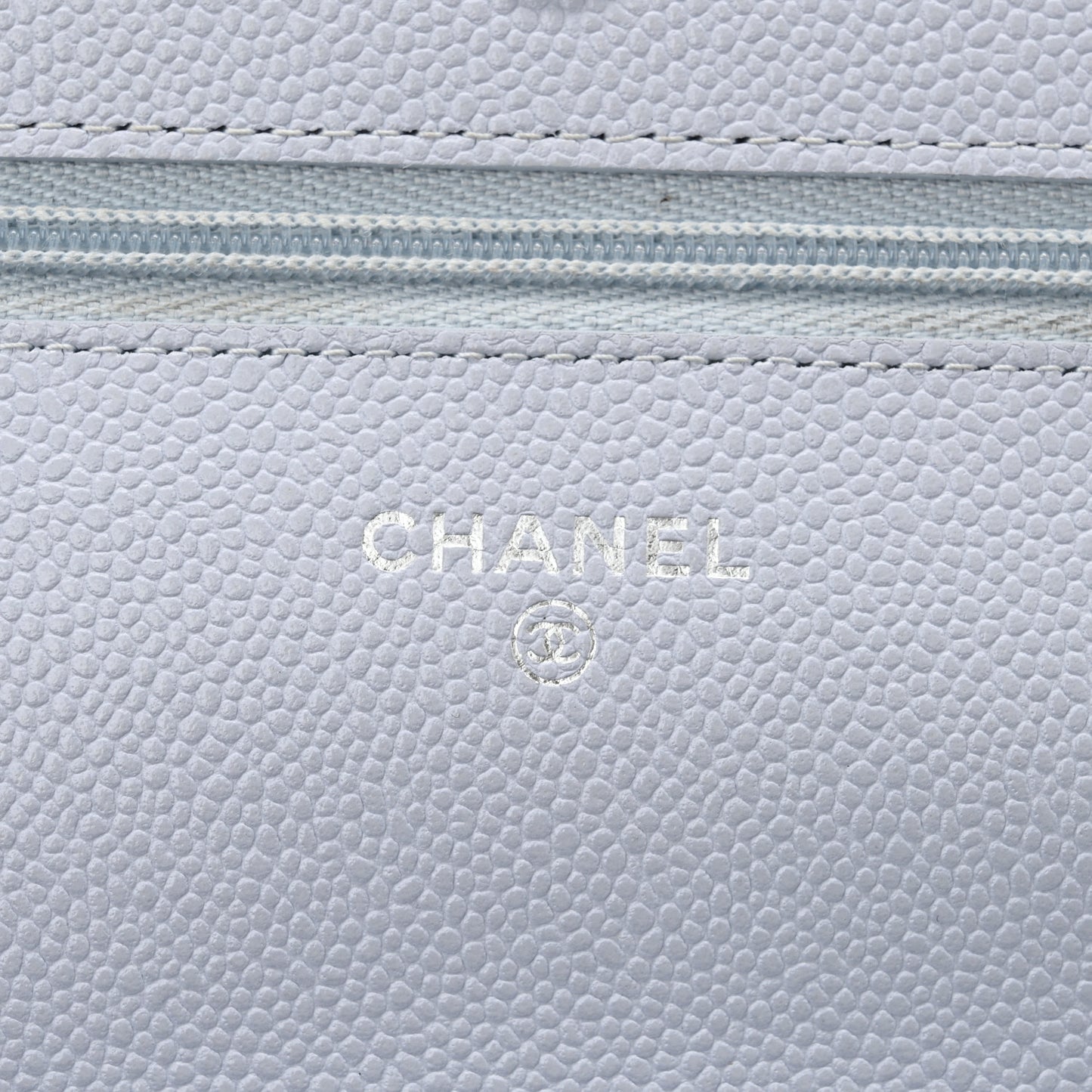 Caviar Quilted Wallet On Chain WOC Light Grey