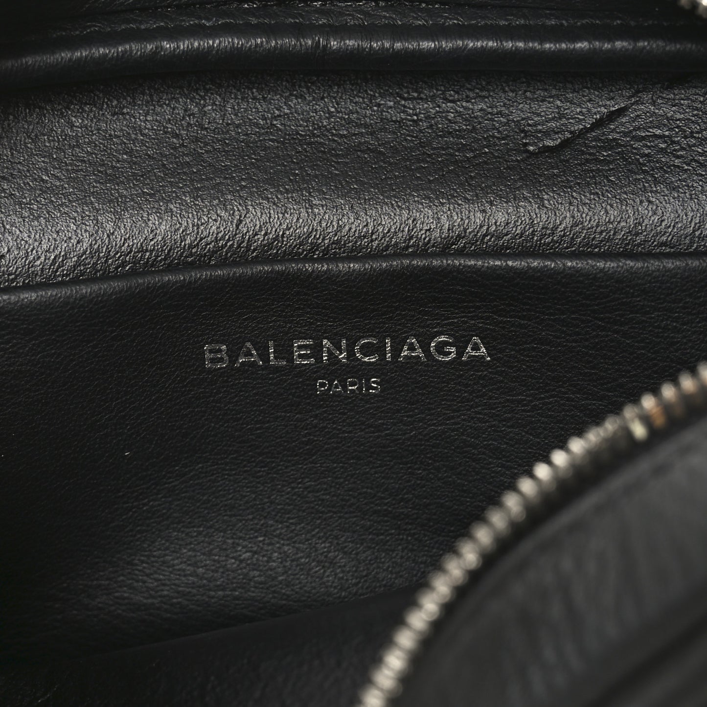 Calfskin Logo XS Everyday Camera Bag Gris Fossile