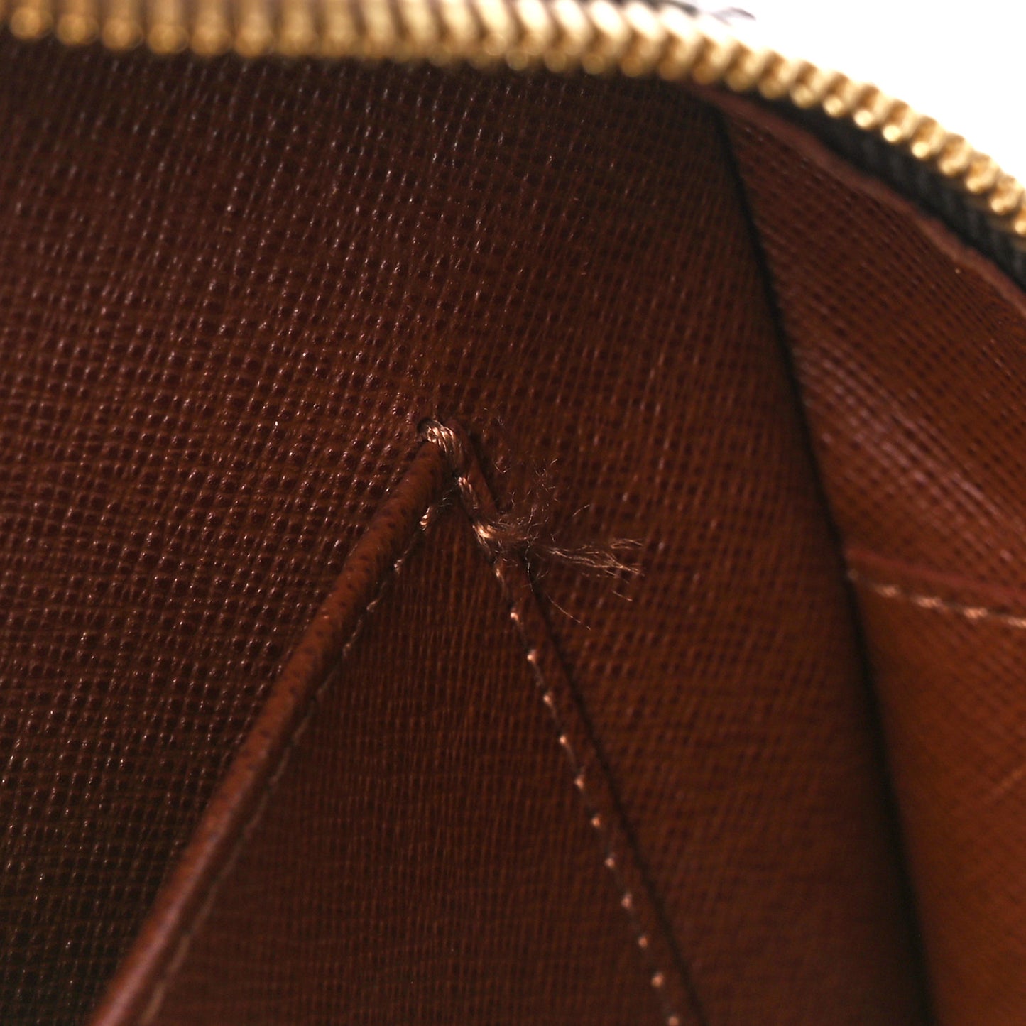 Saffiano Lux Re-Edition 2005 Shoulder Bag Black