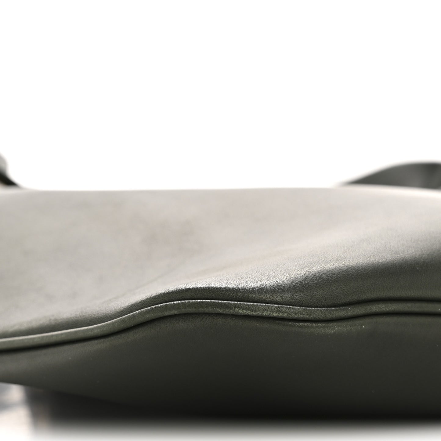 Calfskin Medium Paris VII Flat Hobo New Vert Fonce