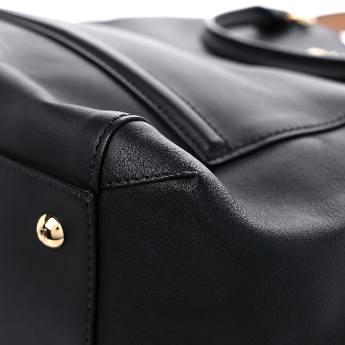 Vitello Grace King Karligraphy Chain Bucket Bag Black Bisquit