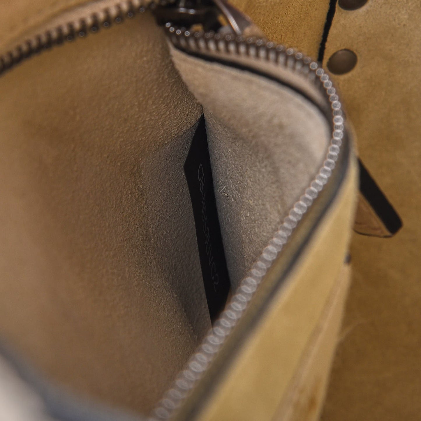 Pebbled Calfskin Onyx Medium Guitar Strap Rockstud Rolling Flap Saddle Bag Ivory