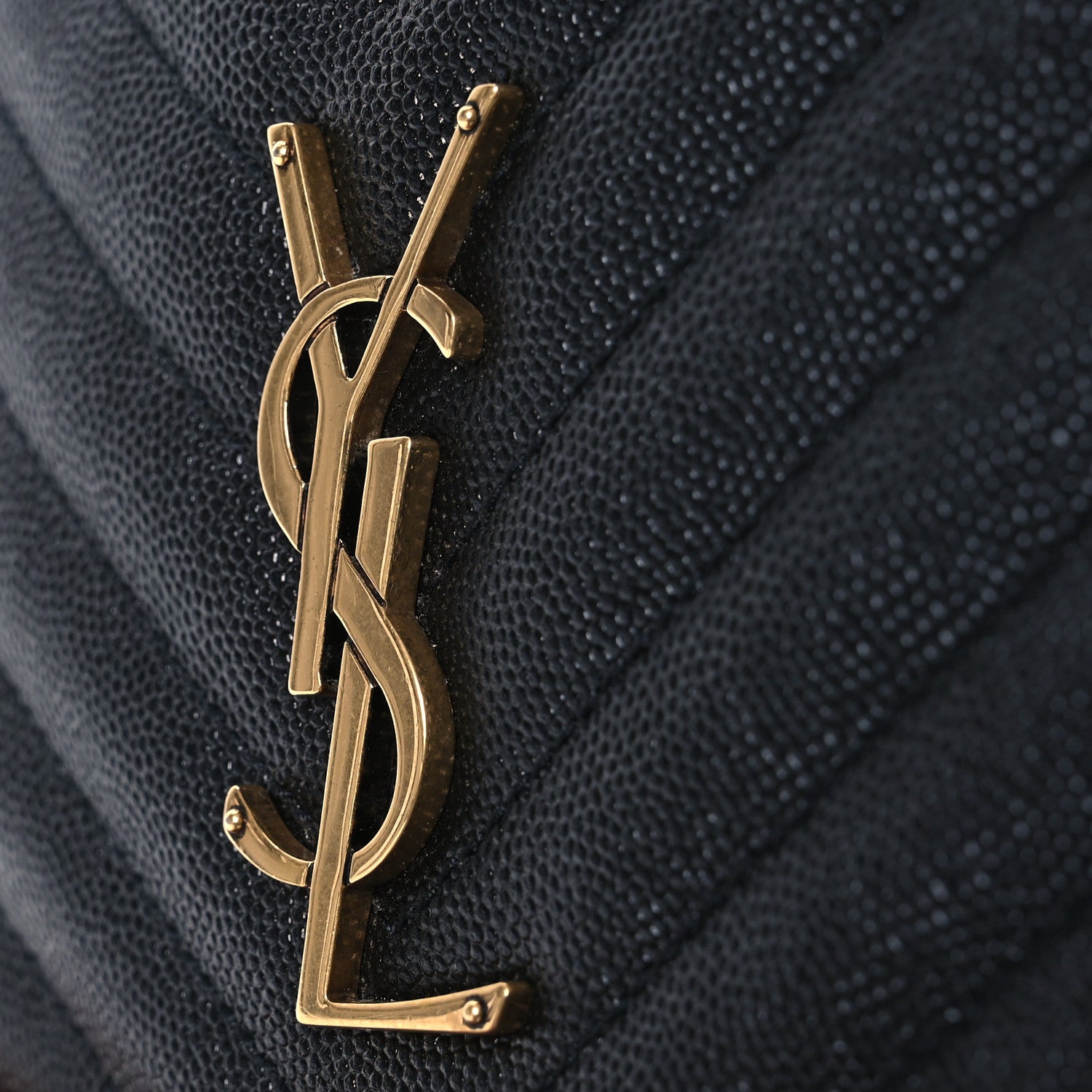 Saint Laurent Grain De Poudre Matelasse Chevron Quilted Round Vinyle Camera Bag Black 11 of 12
