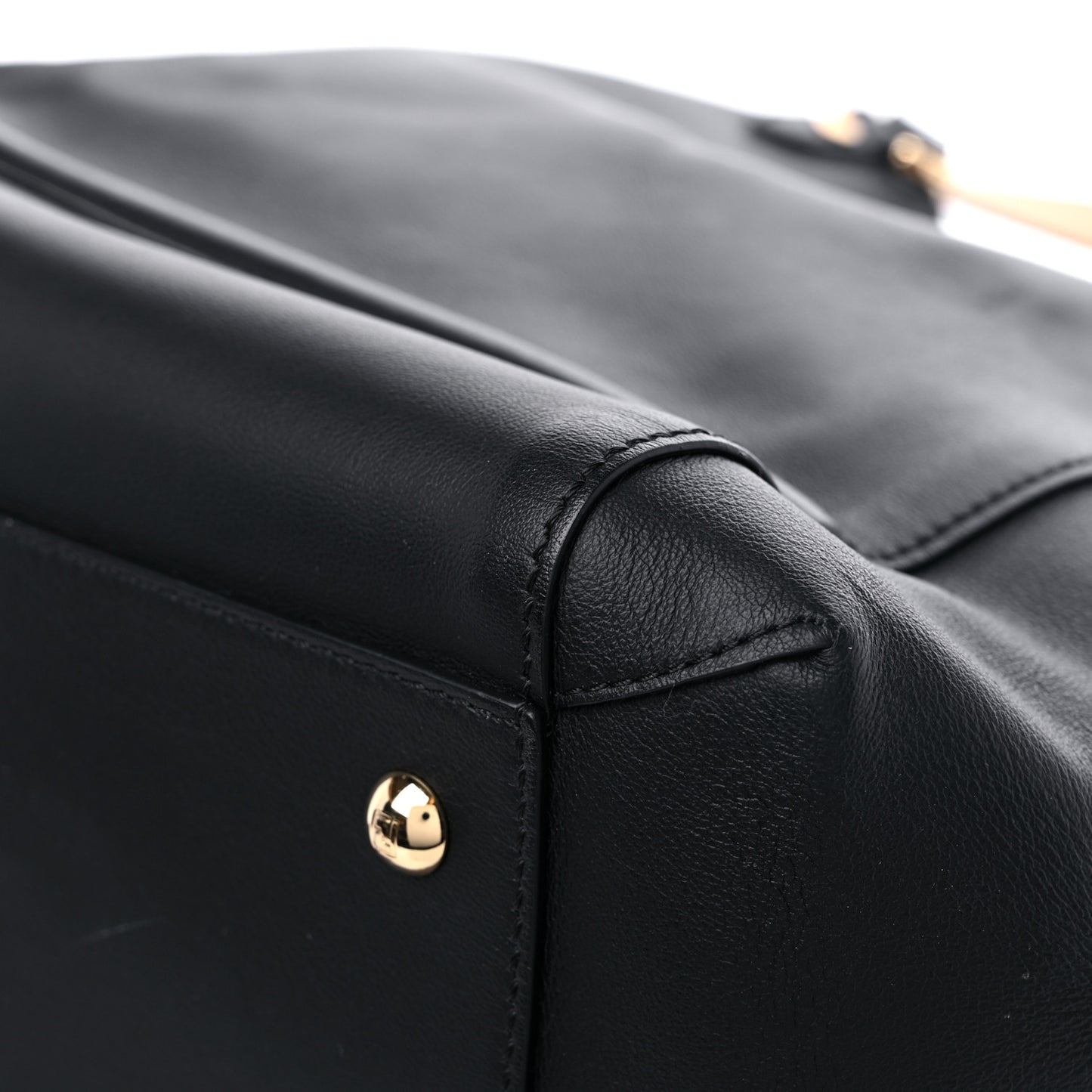 Vitello Grace King Karligraphy Chain Bucket Bag Black Bisquit