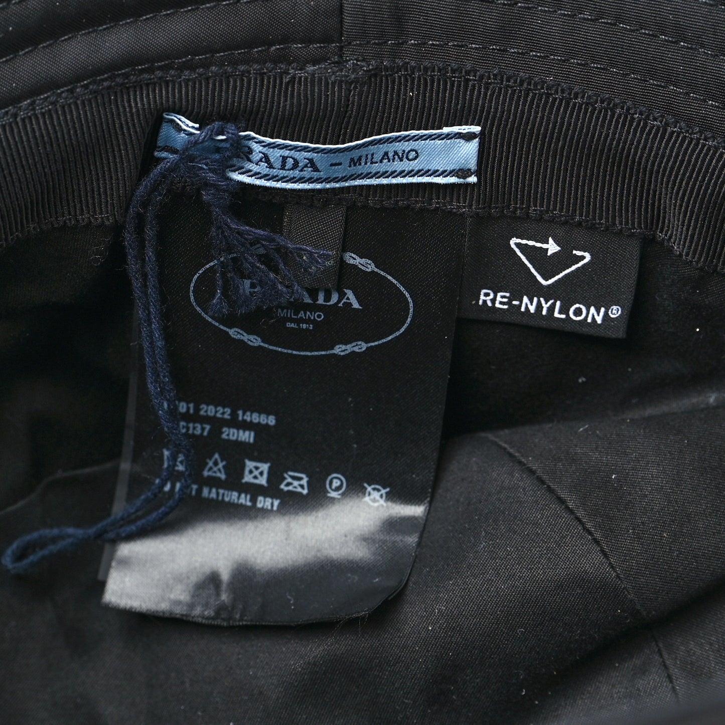Re-Nylon Metal Triangle Logo Womens Bucket Hat S Black