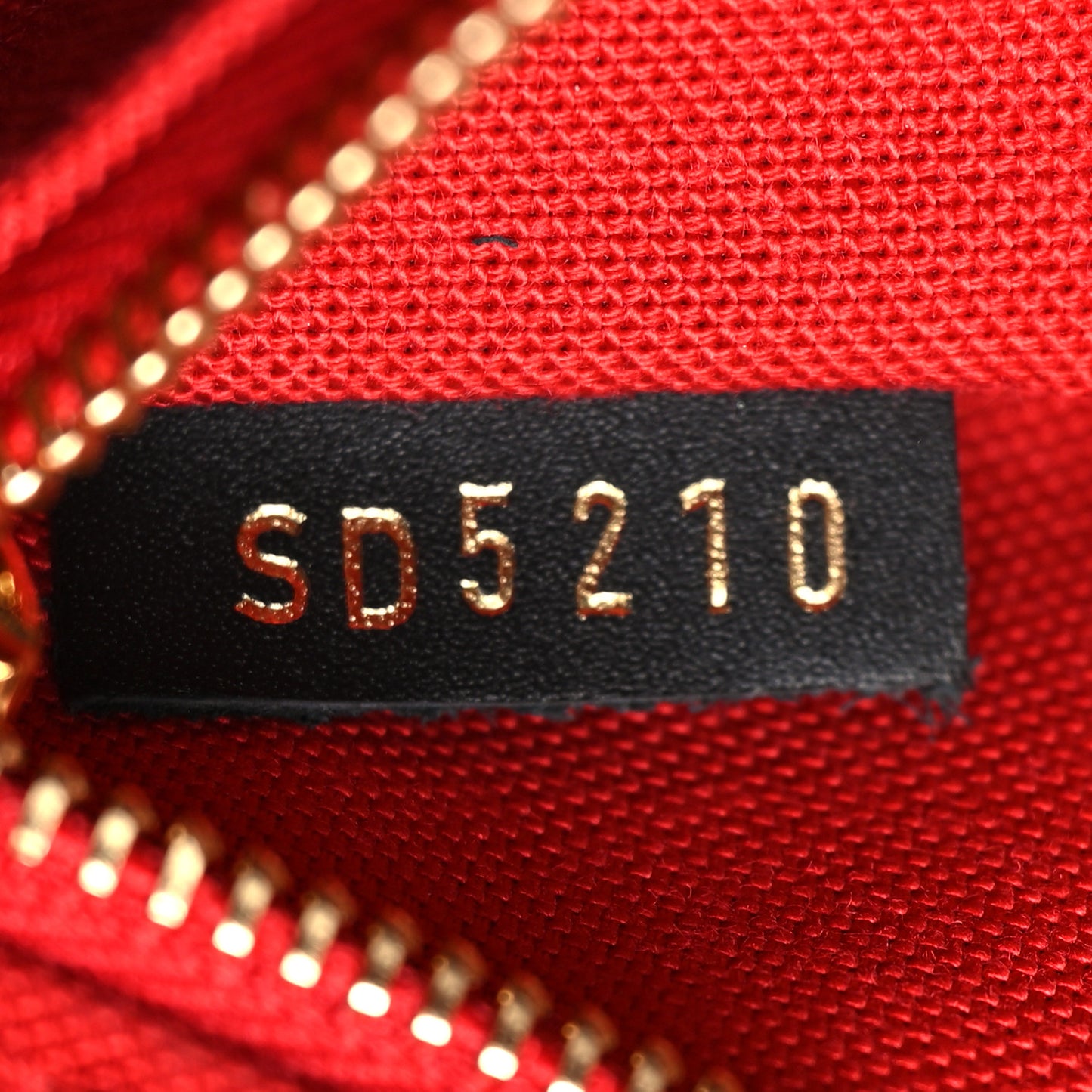 Reverse Monogram Giant Onthego MM