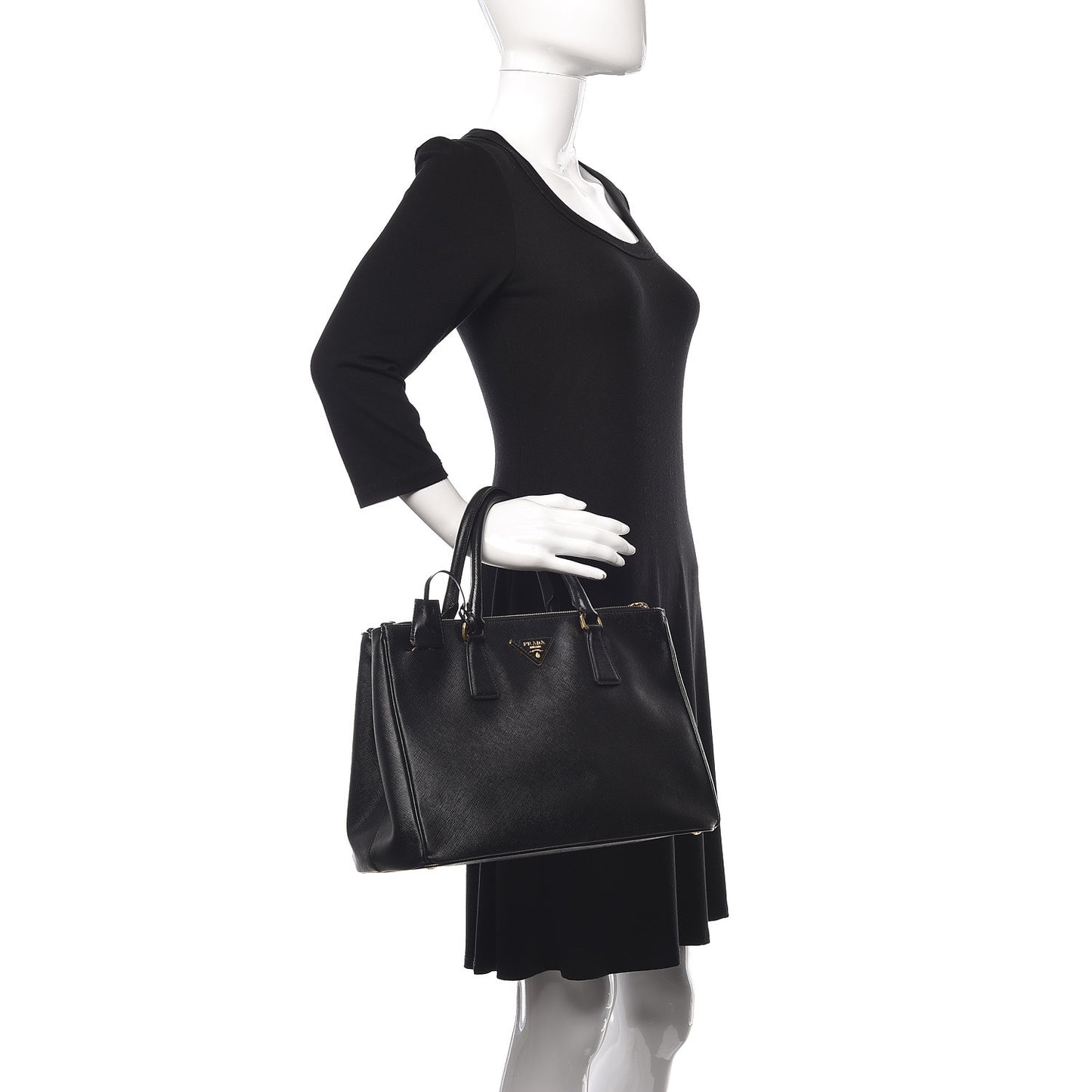 Saffiano Medium Galleria Double Zip Tote Black