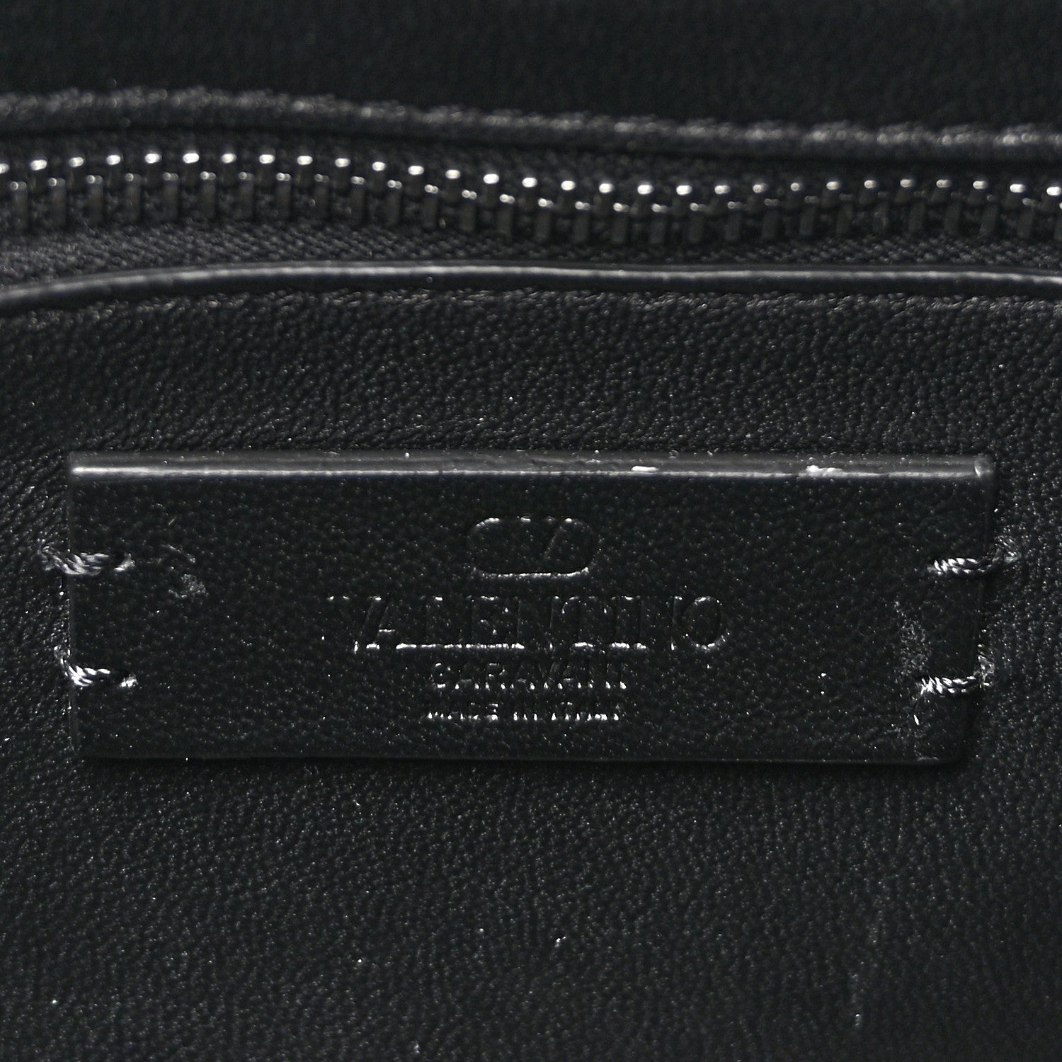 Valentino Garavani Grainy Calfskin Monochrome Bag Black 6 of 11
